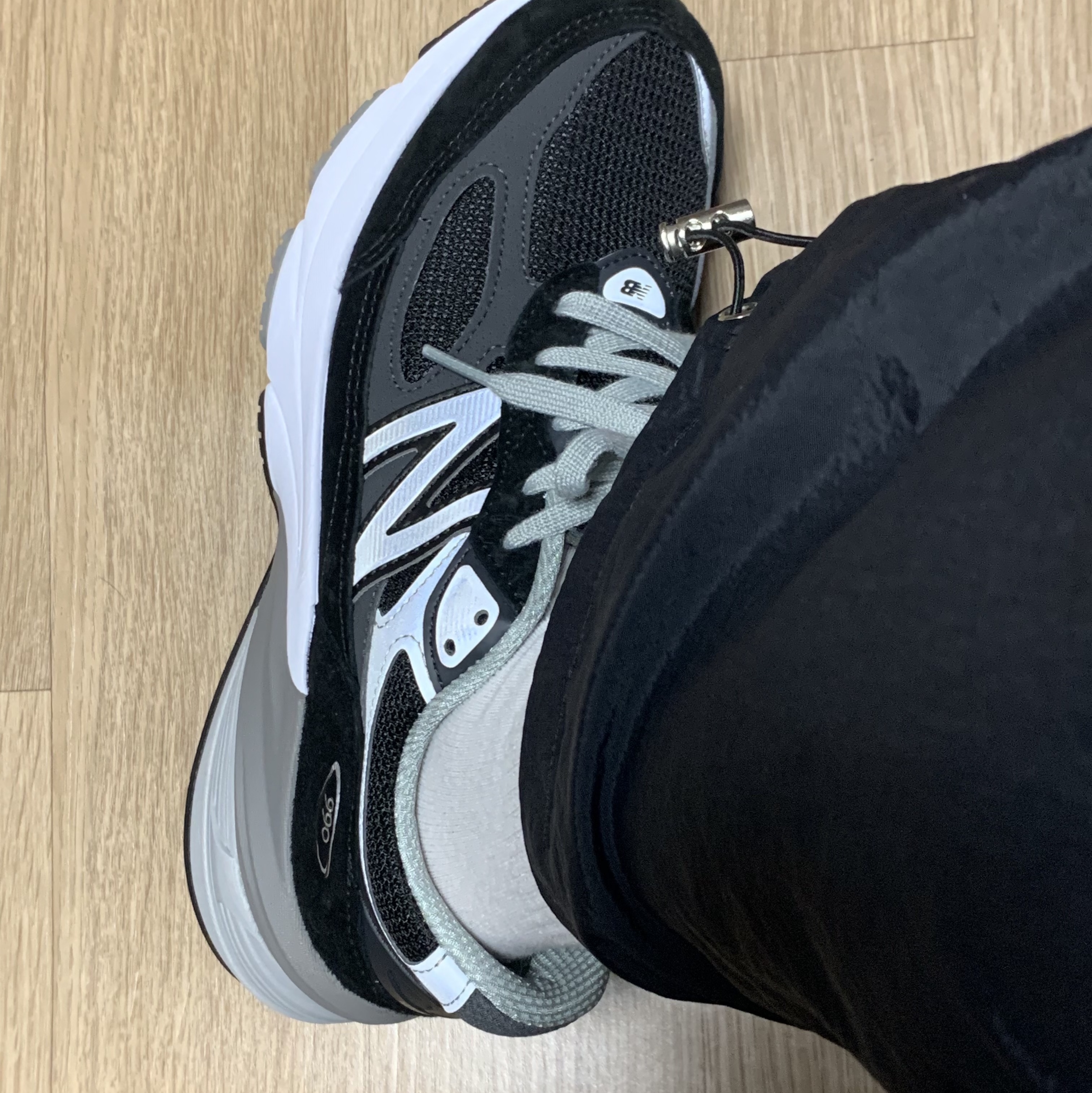 New Balance 990v6 Made in USA Black White 착용 스타일 - 1