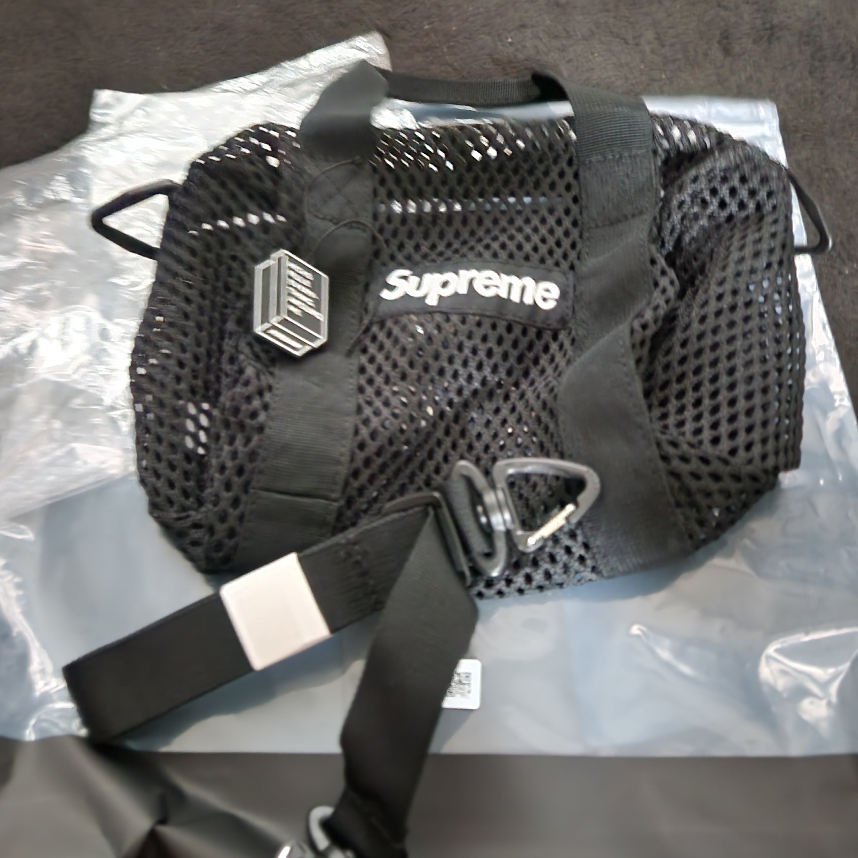 Supreme Mesh Mini Duffle Bag Black - 23SS 착용 스타일