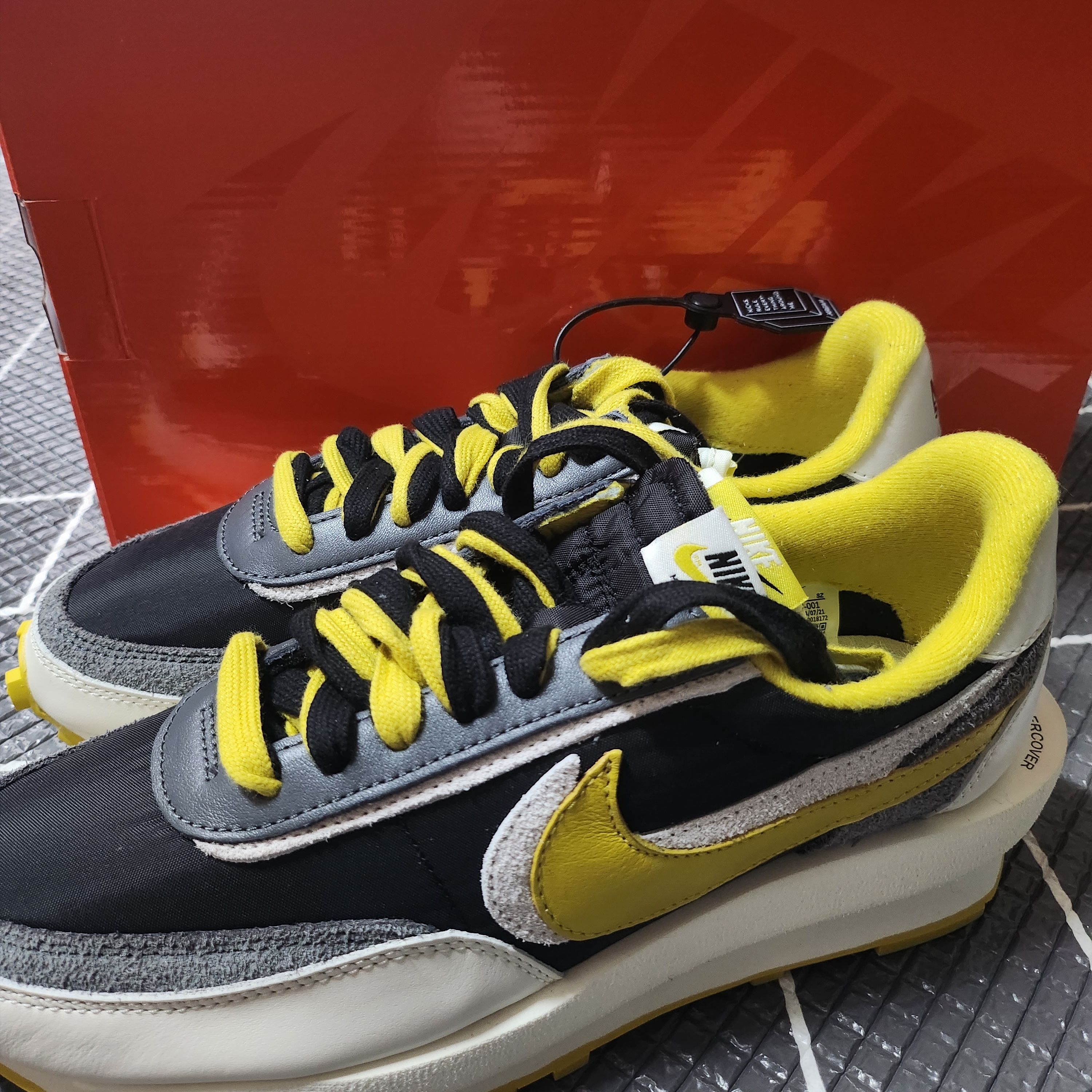 Nike x Sacai x Undercover LDWaffle Black Bright Citron 착용 스타일