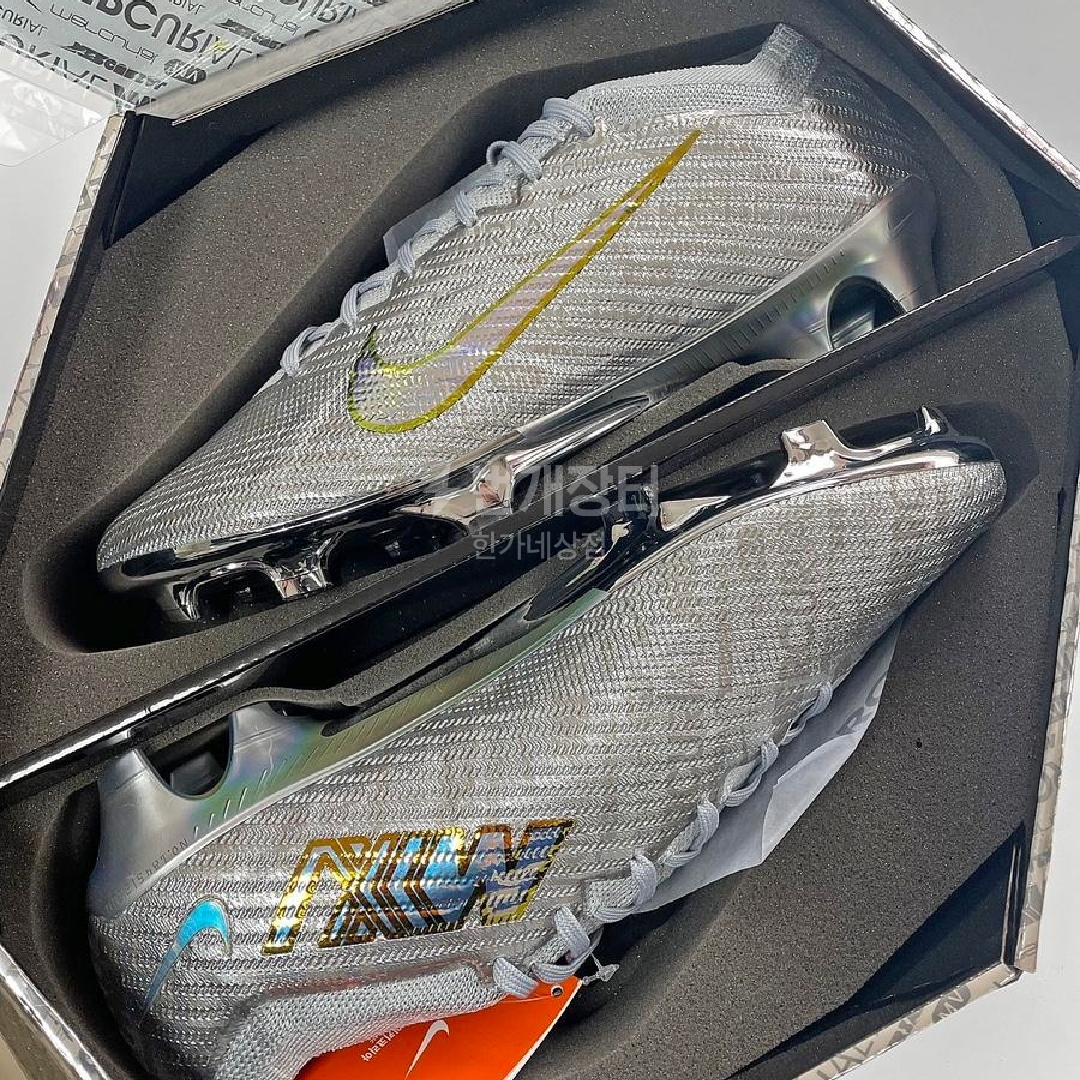 Nike Zoom Mercurial Superfly 9 Elite XXV SE FG Metallic Silver 착용 스타일 - 1