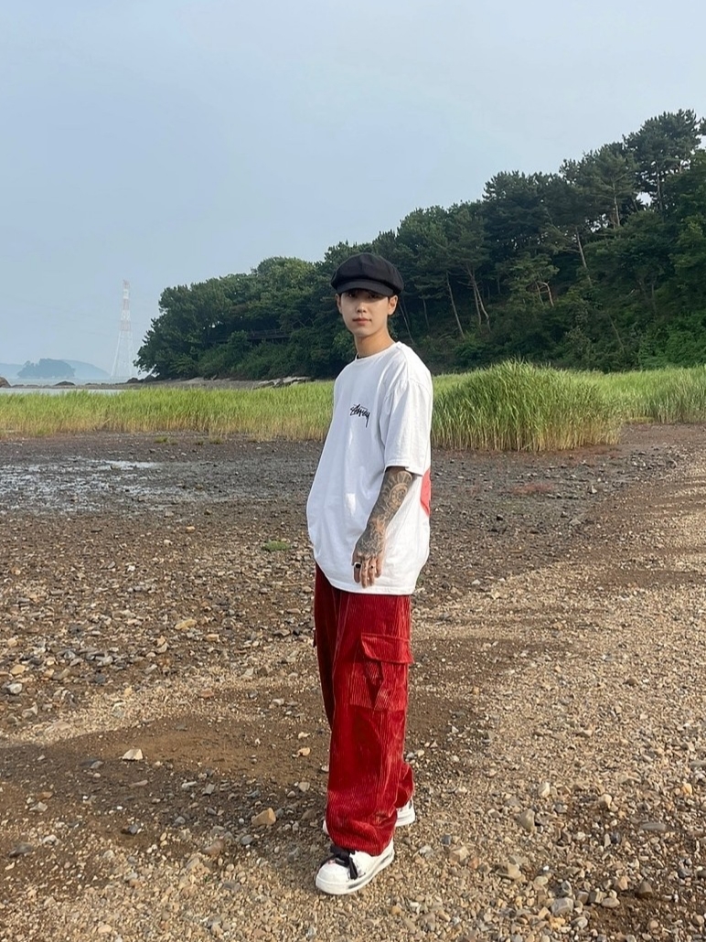 Nike x Peaceminusone Air Force 1 Low Para-Noise 2.0, Stussy Fuzzy Dice T-Shirt White 착용 스타일 - 1