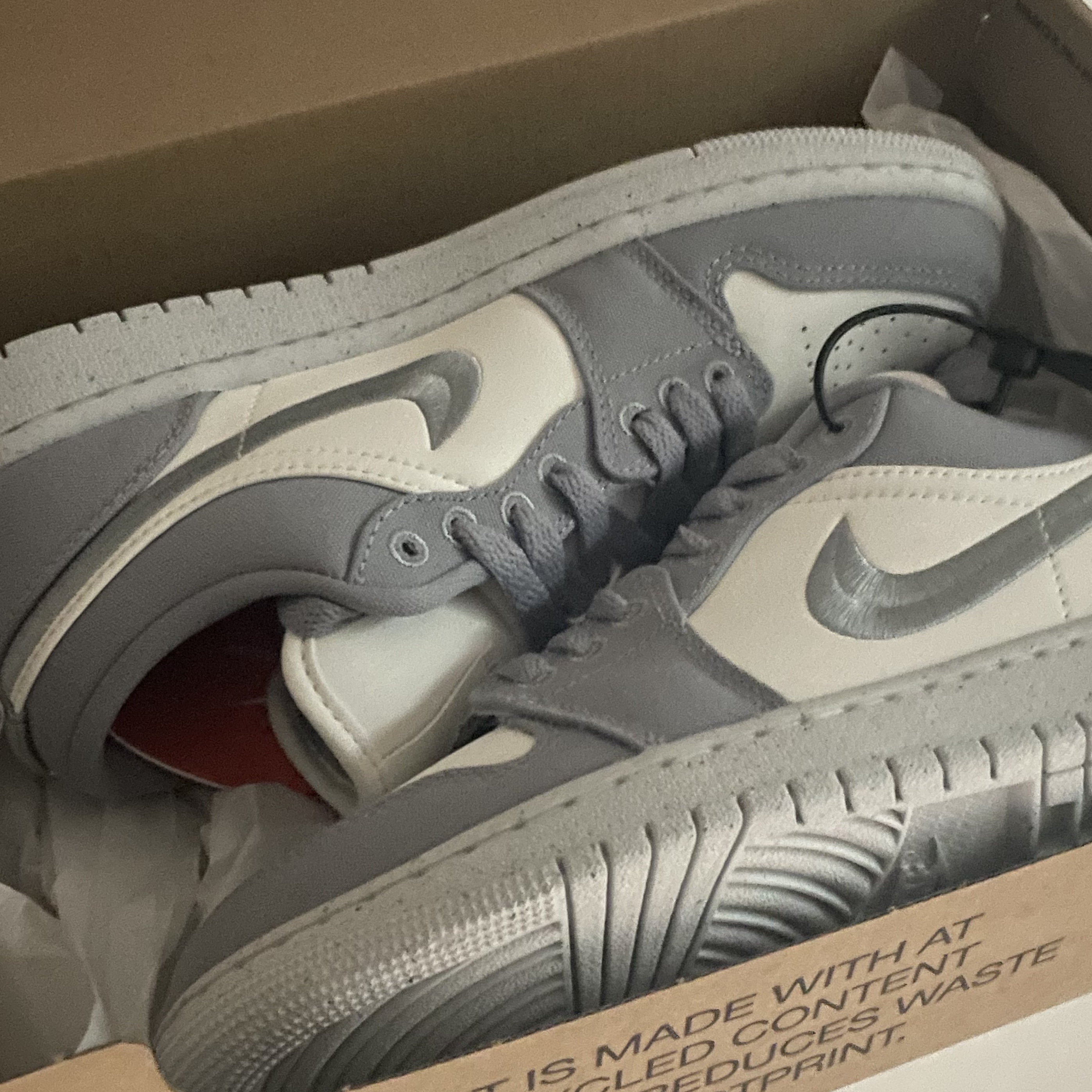 (W) Jordan 1 Low SE Light Steel Grey 착용 스타일 - 3