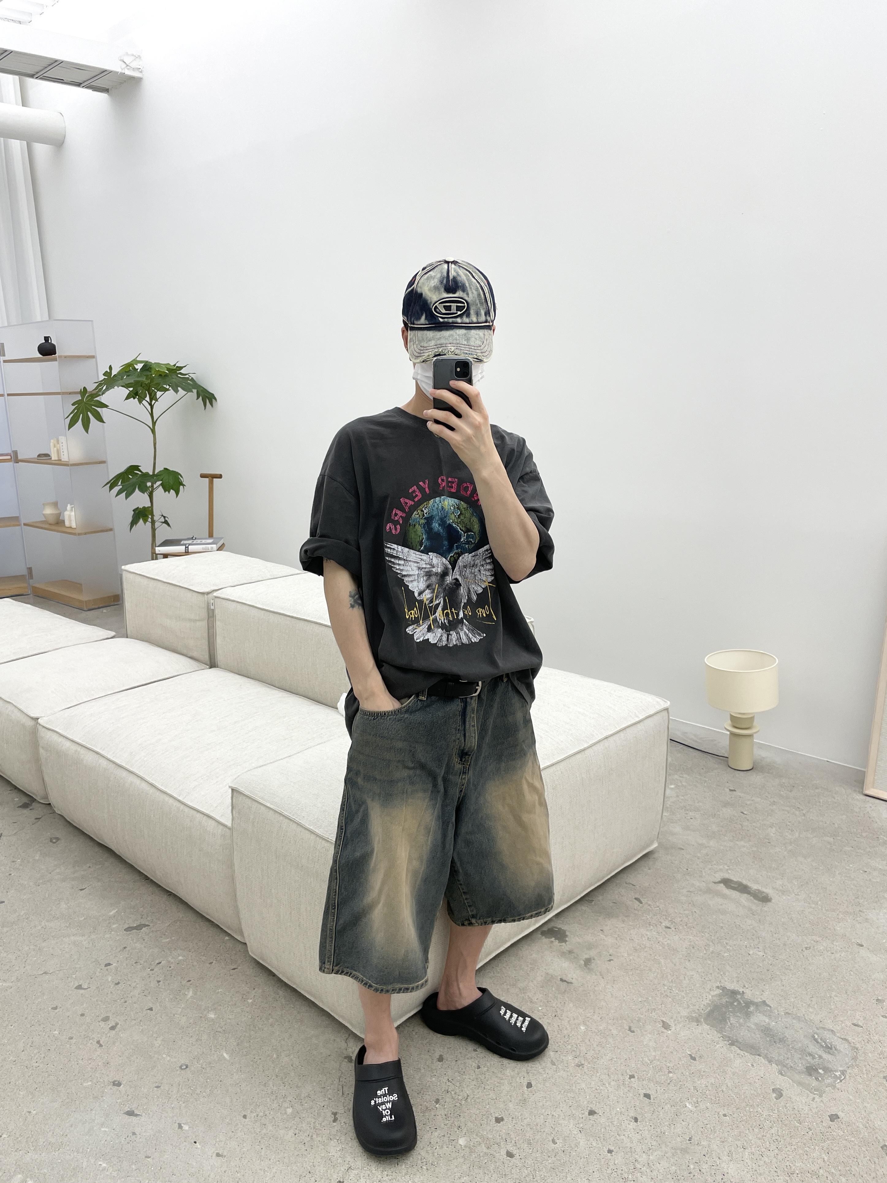 Oofos x Takahiromiyashita The Soloist The Soloist's Way Of Life Clog Black White, Diesel C-Seymon Treated Denim Baseball Cap Blue White 착용 스타일