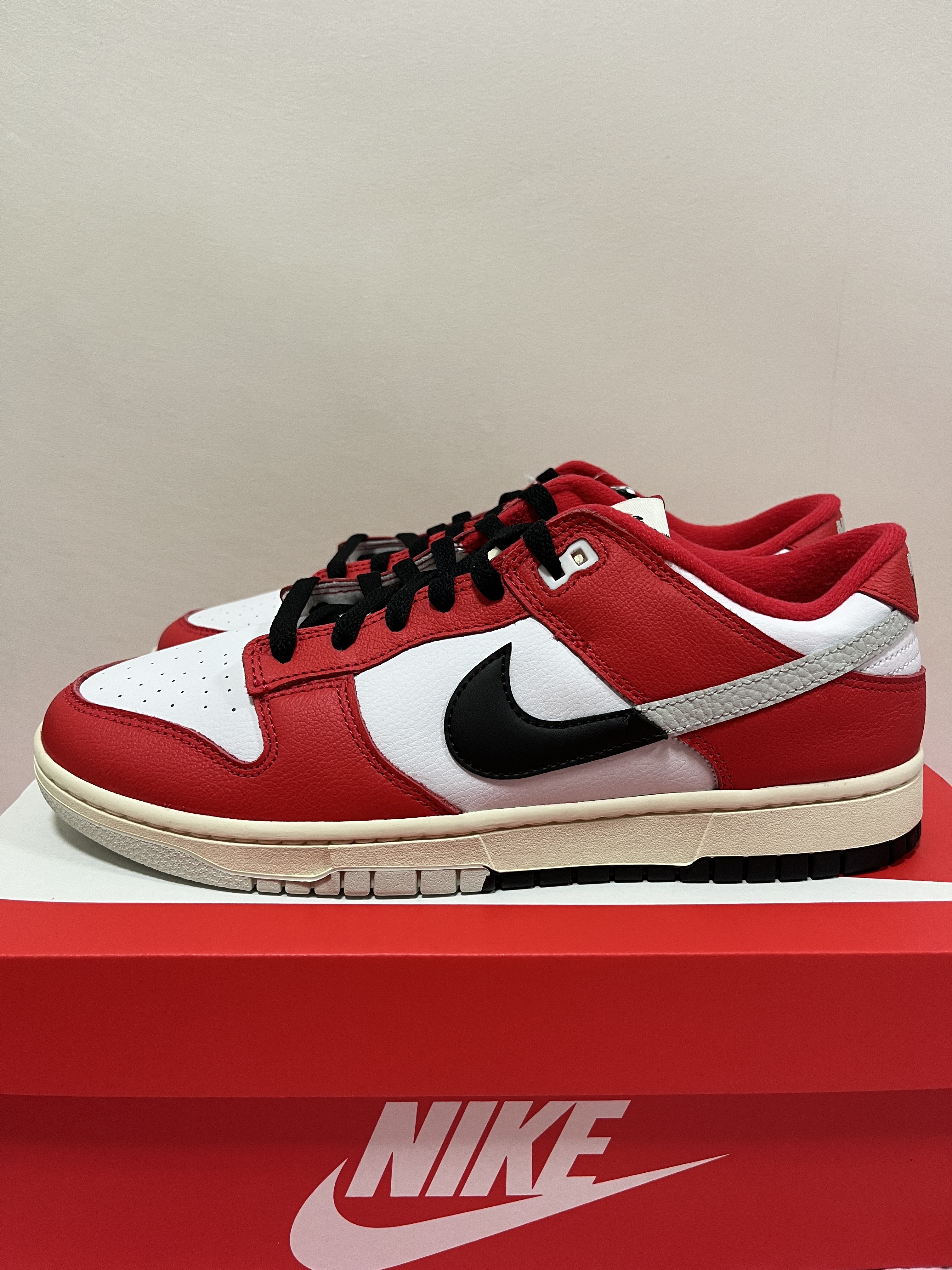 Nike Dunk Low Retro PRM University Red Black 착용 스타일 - 2