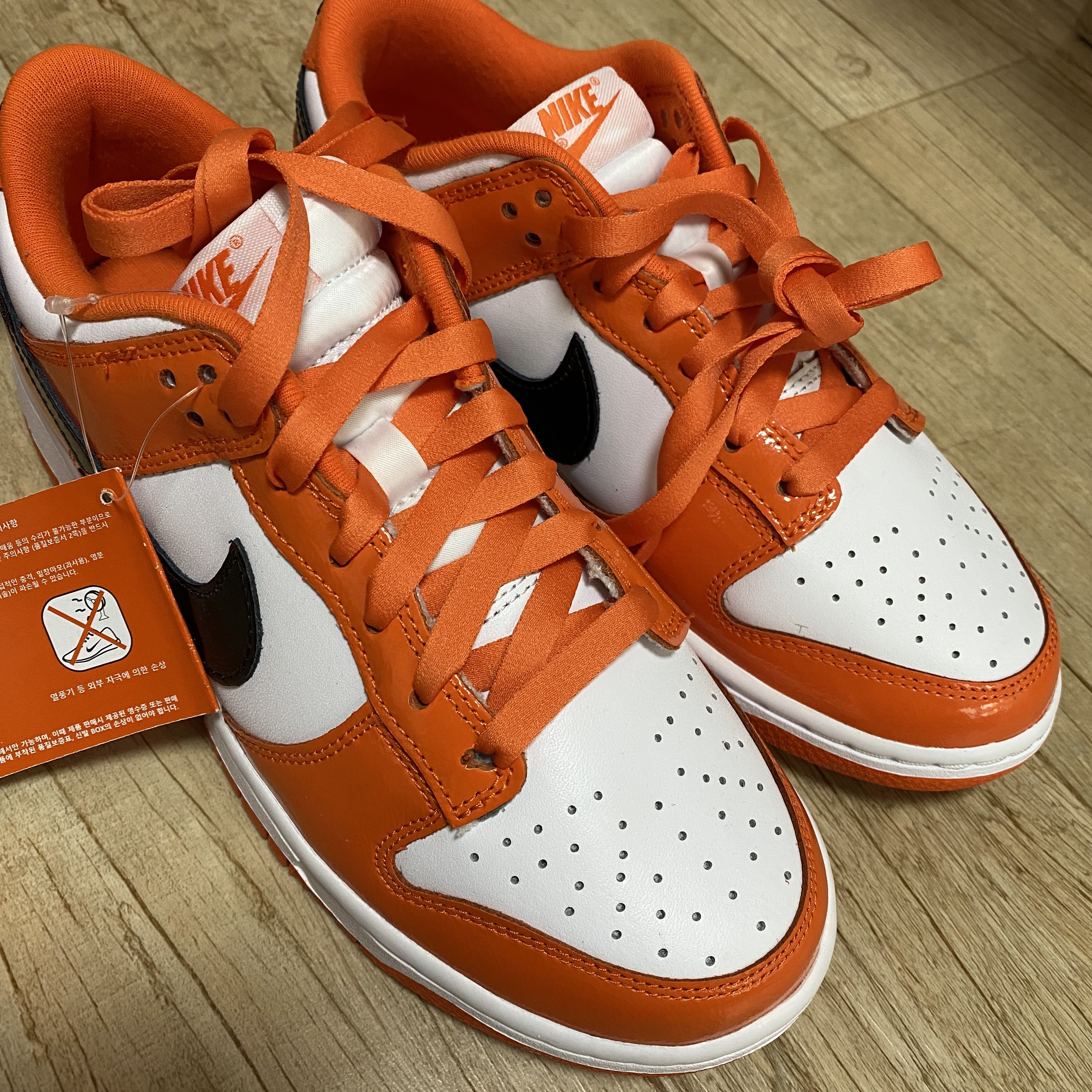 (W) Nike Dunk Low Essential Brilliant Orange 착용 스타일