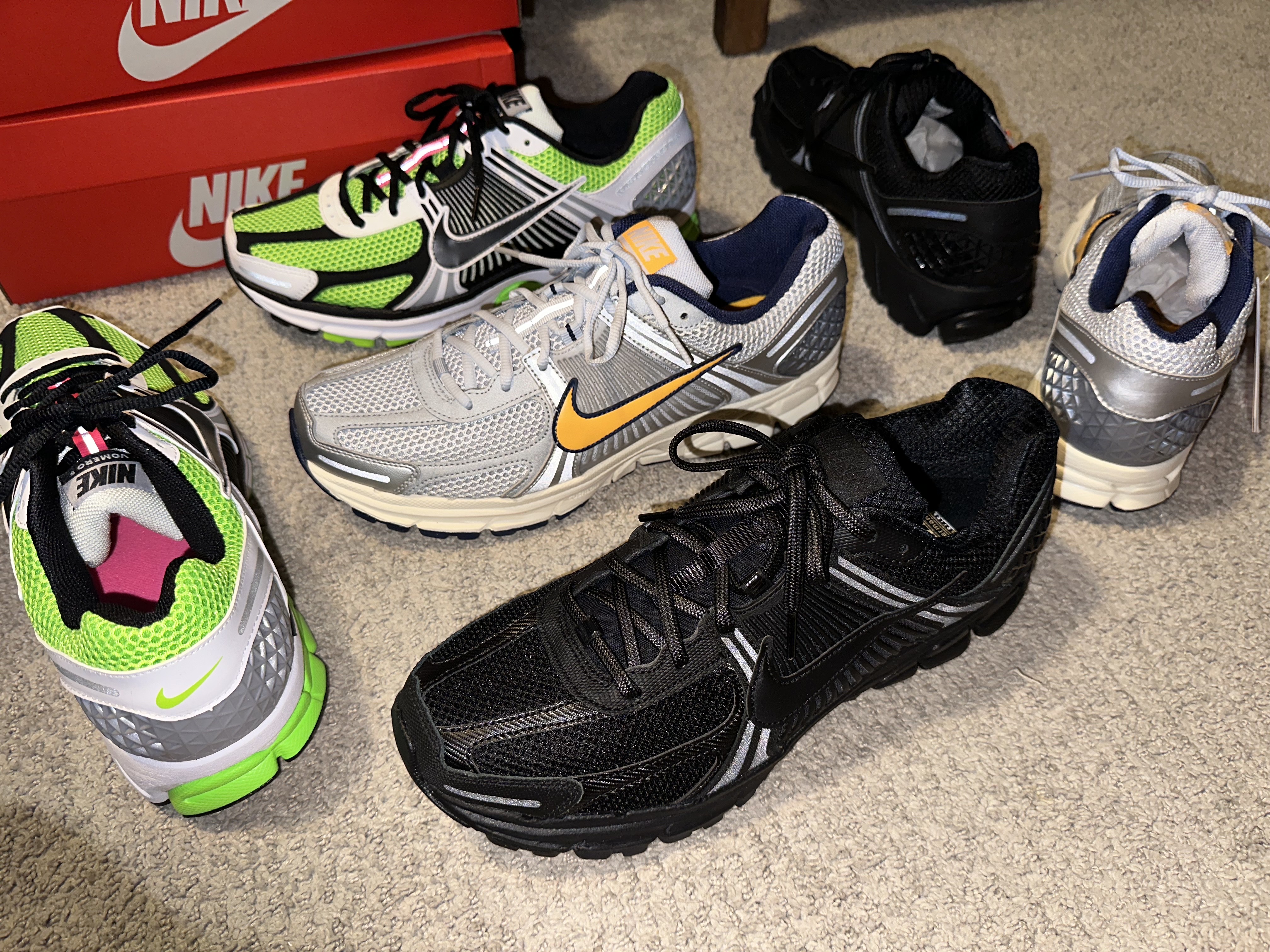 Nike Zoom Vomero 5 Pure Platinum and Laser Orange, Nike Zoom Vomero 5 SP Black 착용 스타일 - 3
