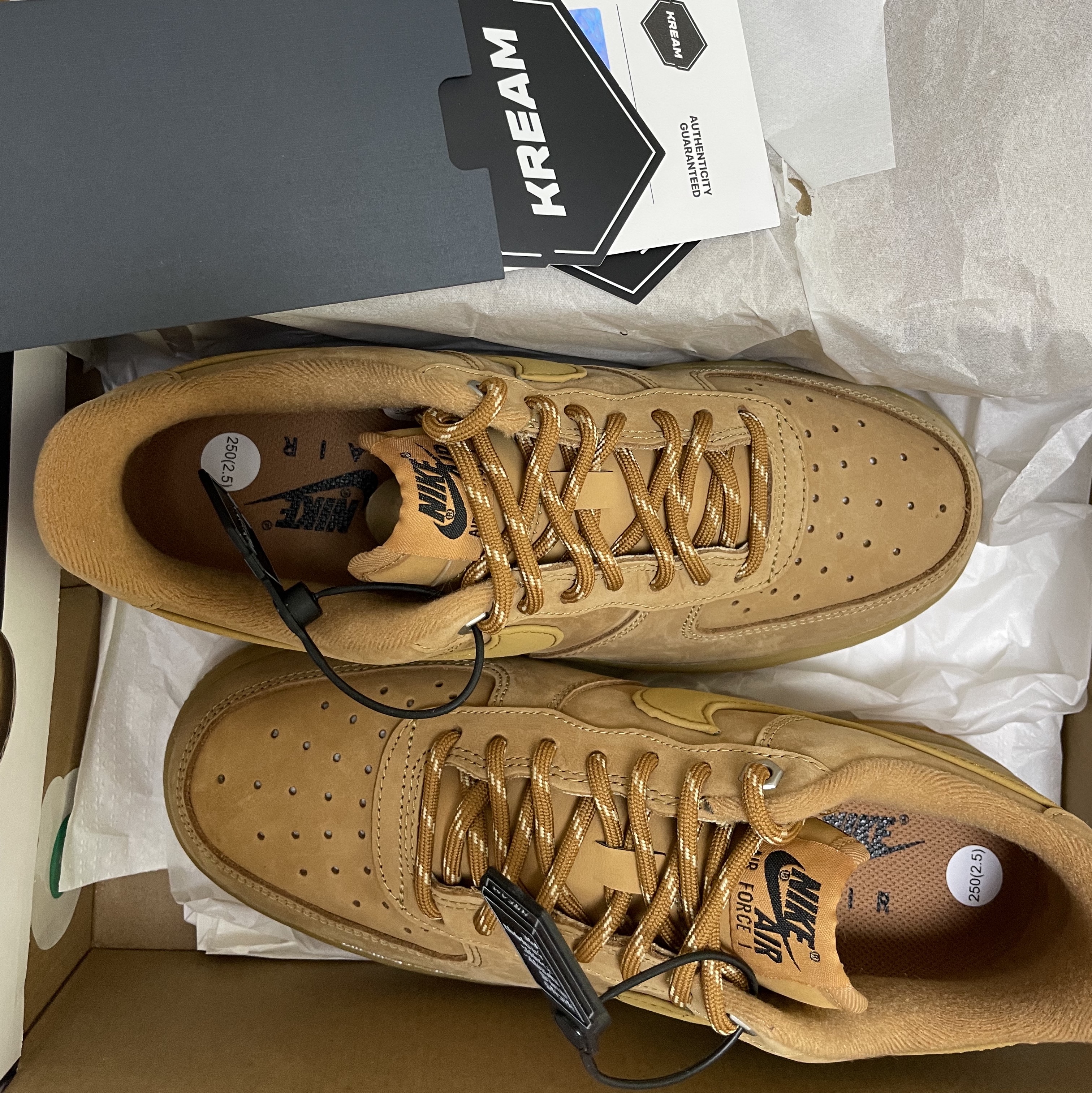 Nike Air Force 1 '07 WB Flax 착용 스타일