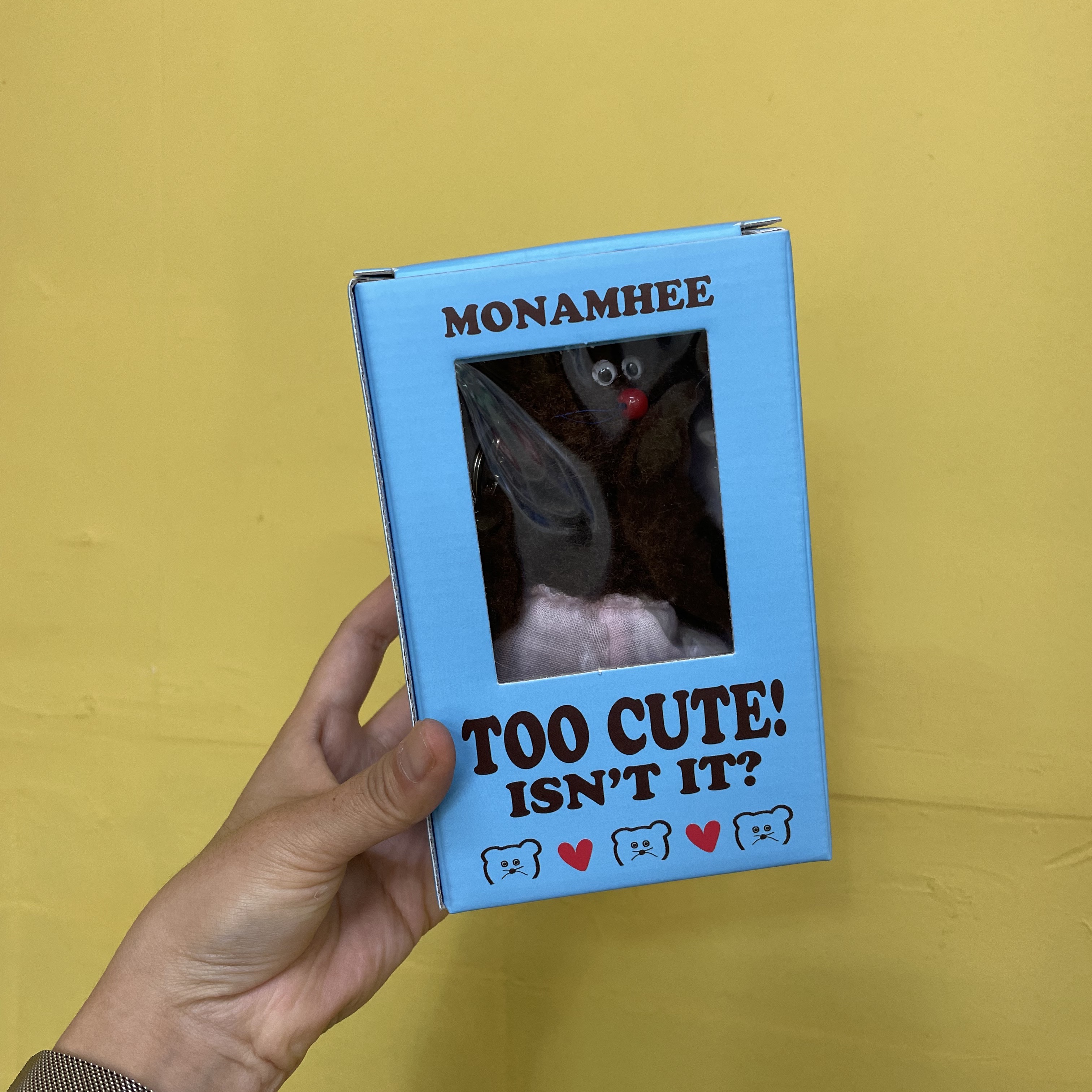 Monamhee Bred Keyring with Pink Pants Brown 착용 스타일 - 1