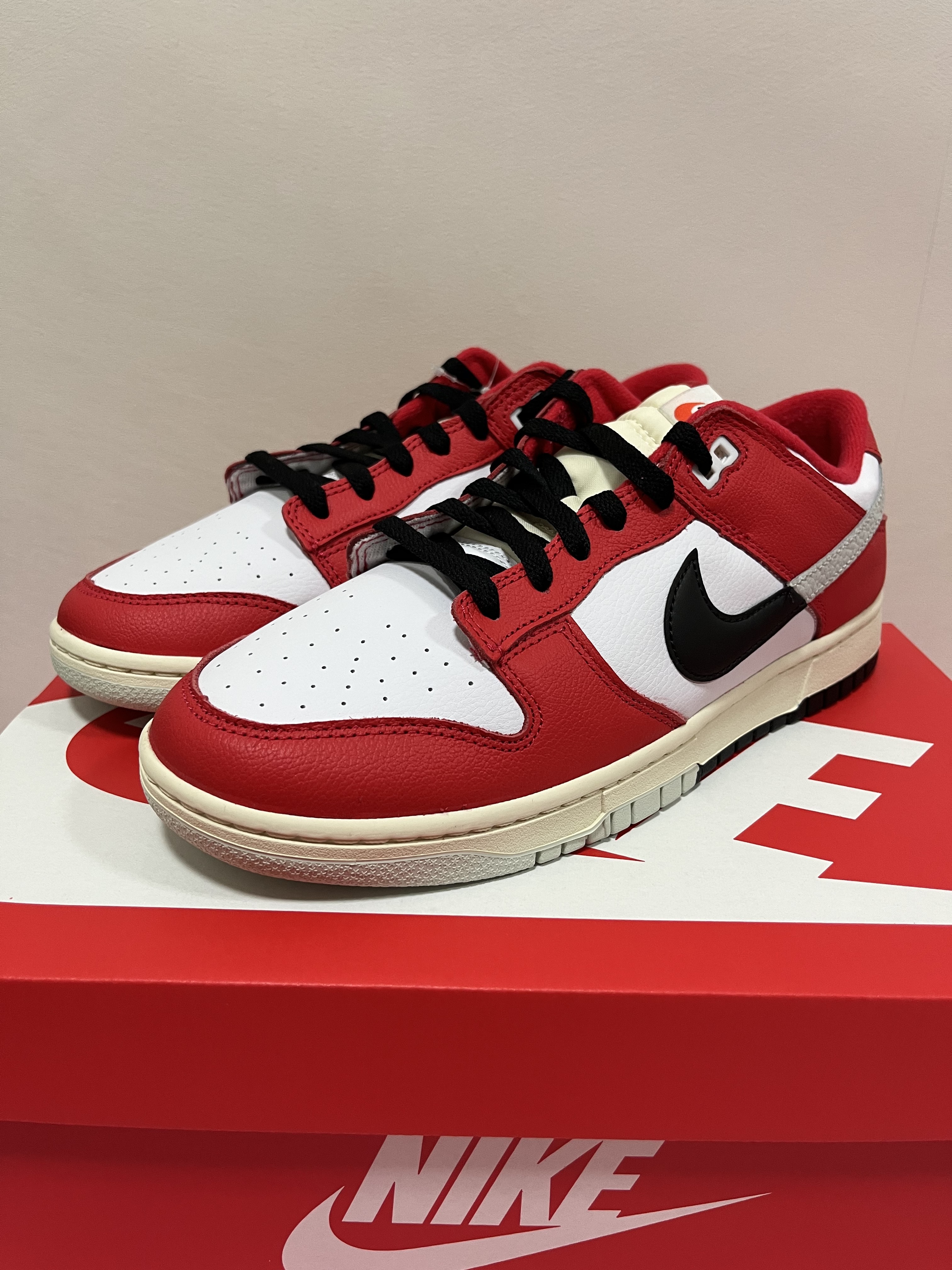 Nike Dunk Low Retro PRM University Red Black 착용 스타일 - 1