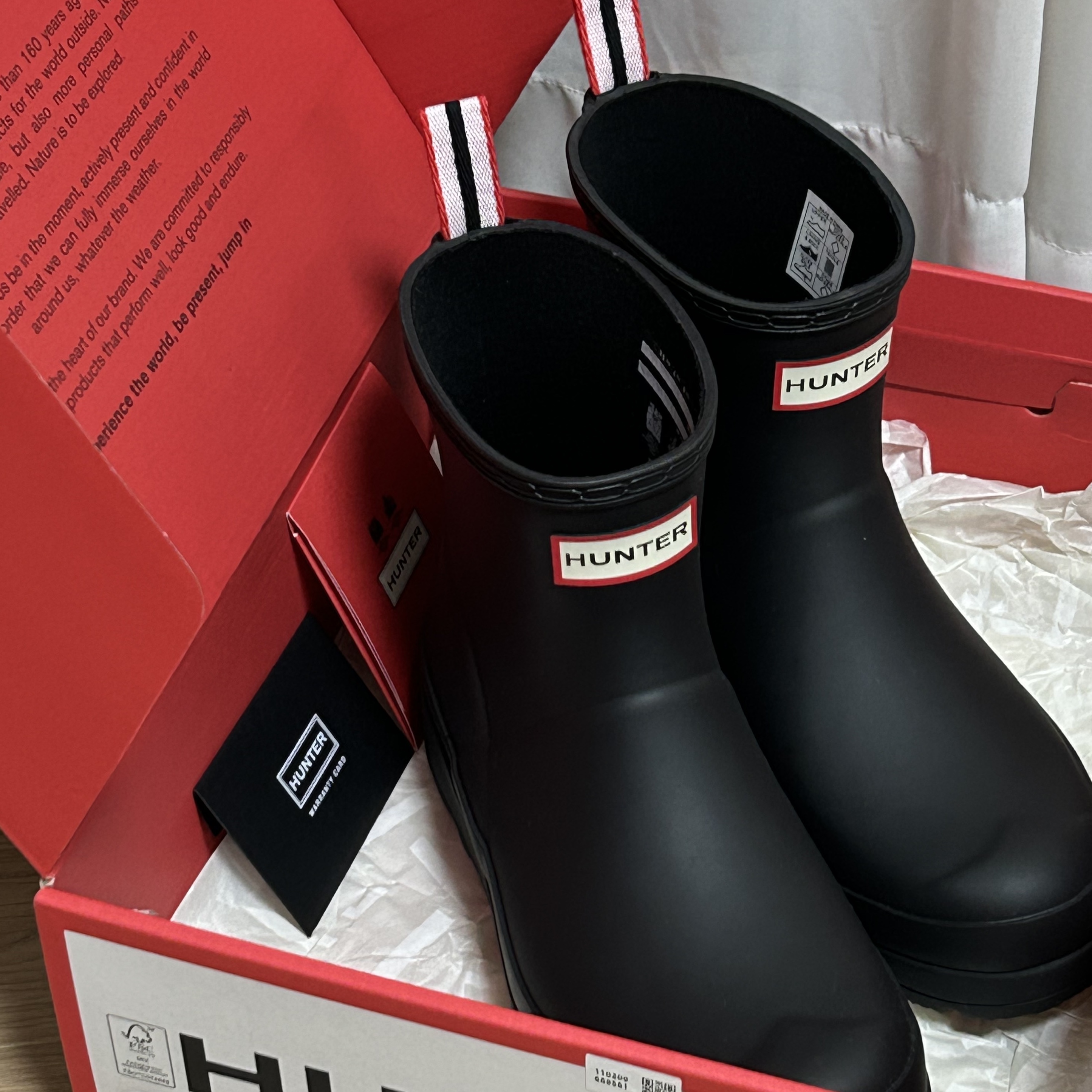 (W) Hunter Play Short Rain Boots Black 착용 스타일 - 1