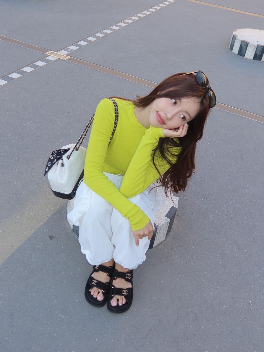 (W) Chanel Sandals Mixed Fibers & Black 착용 스타일