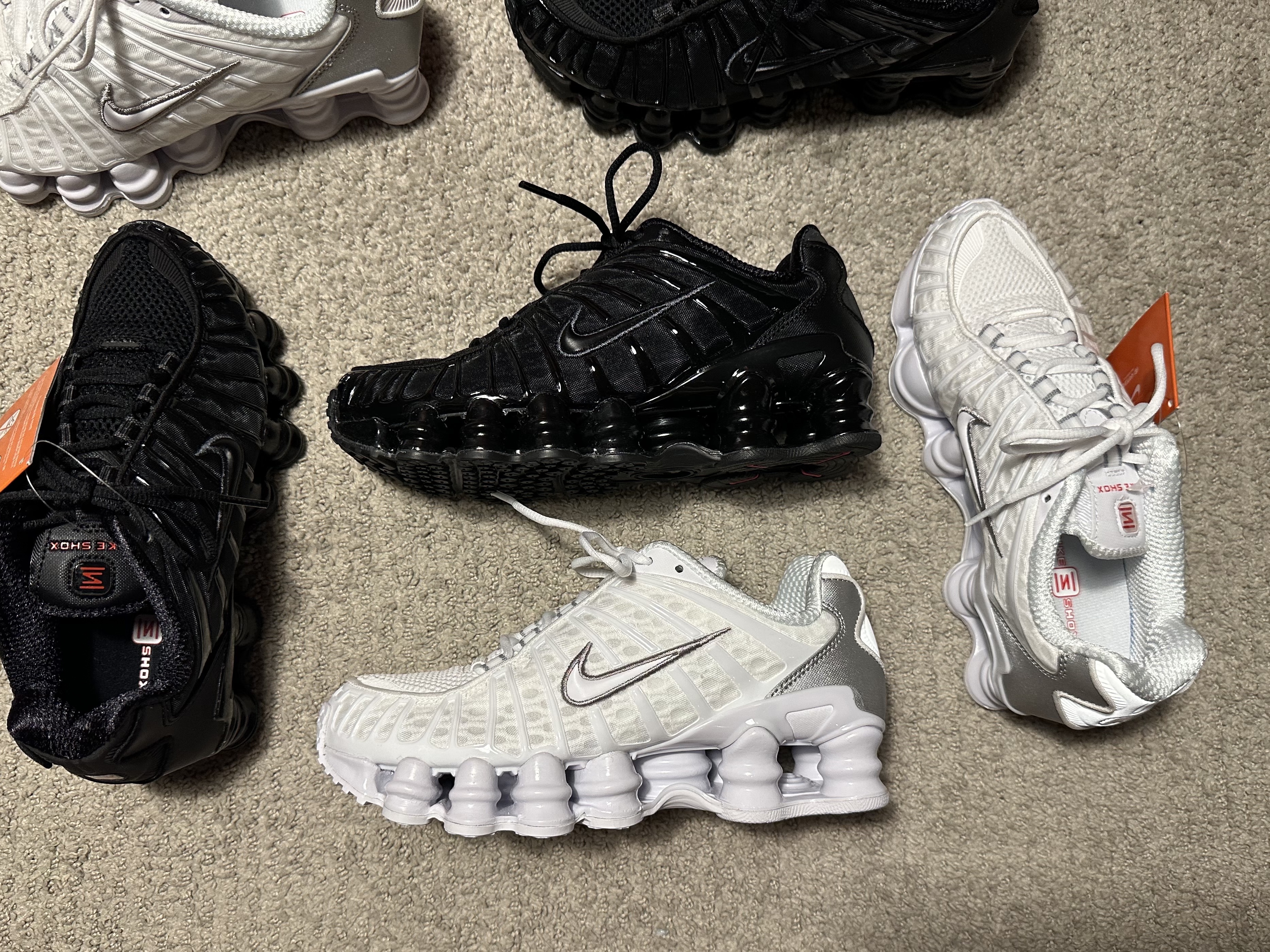 (W) Nike Shox TL White and Max Orange, (W) Nike Shox TL Black and Max Orange 착용 스타일 - 2
