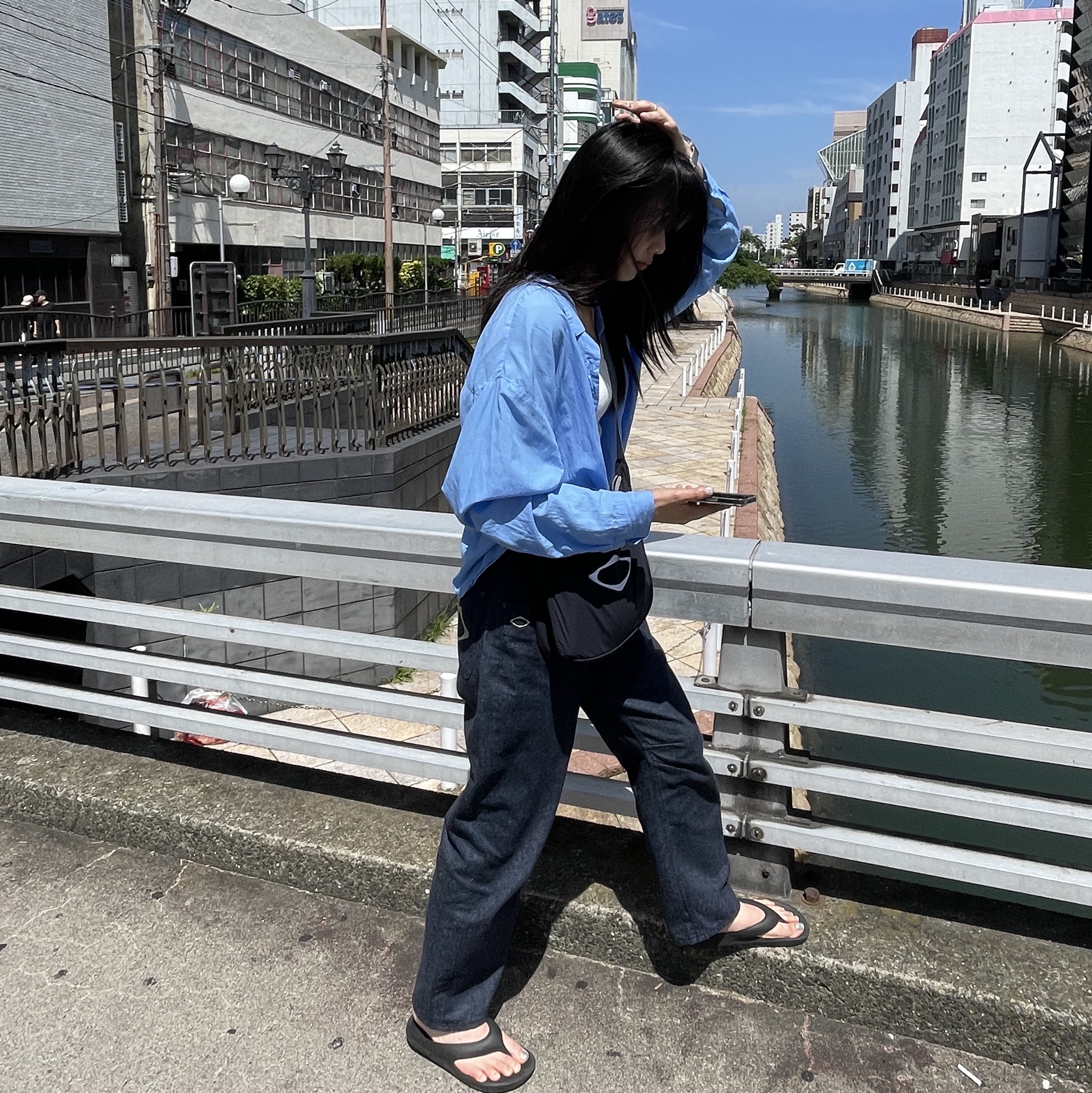 Mischief Rhombus Light Weight Cross Bag Black - The Hyundai Seoul Exclusive, (W) Mischief Rhombus Slouchy Jeans Indigo 착용 스타일
