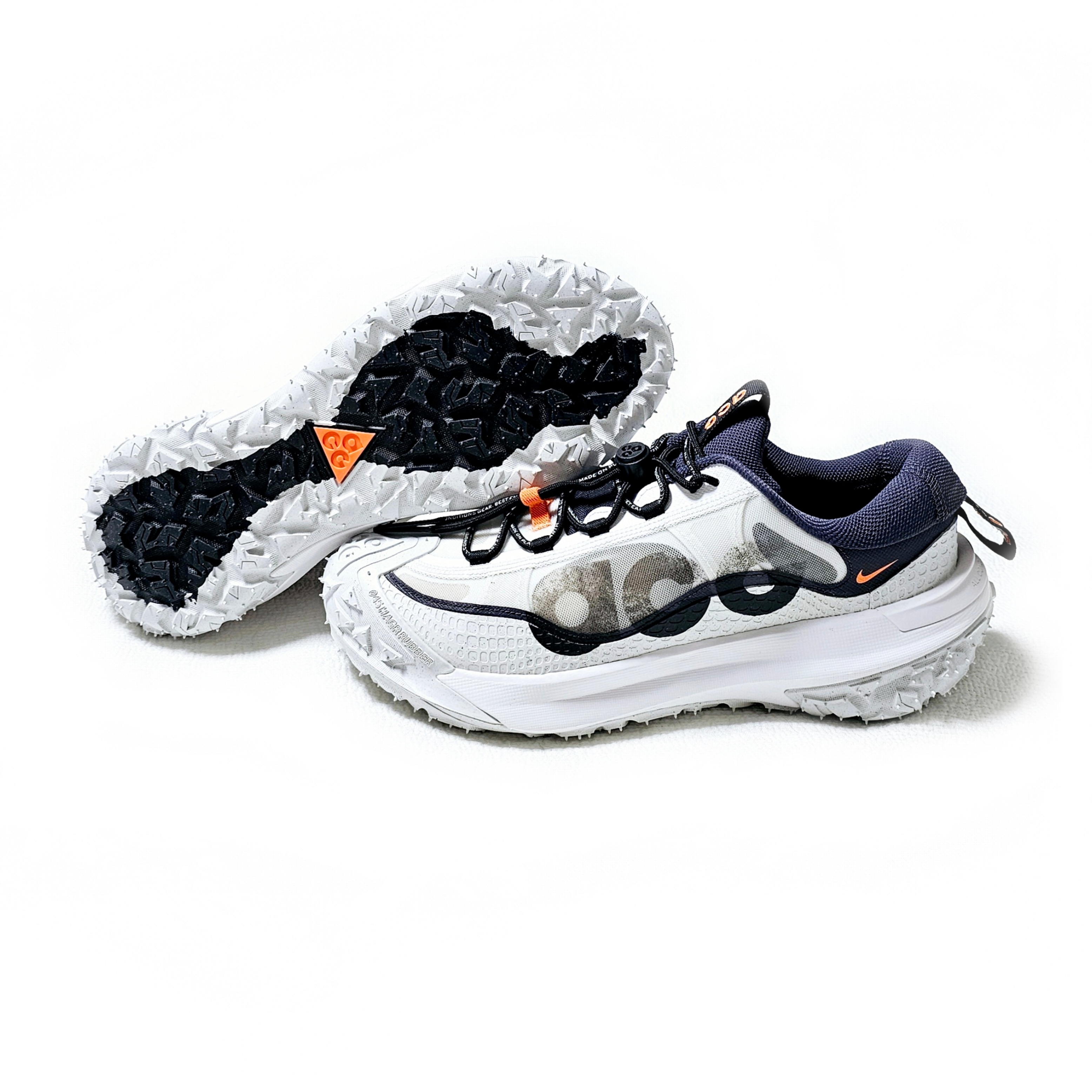 Nike ACG Mountain Fly 2 Low Summit White and Bright Mandarin 착용 스타일 - 1