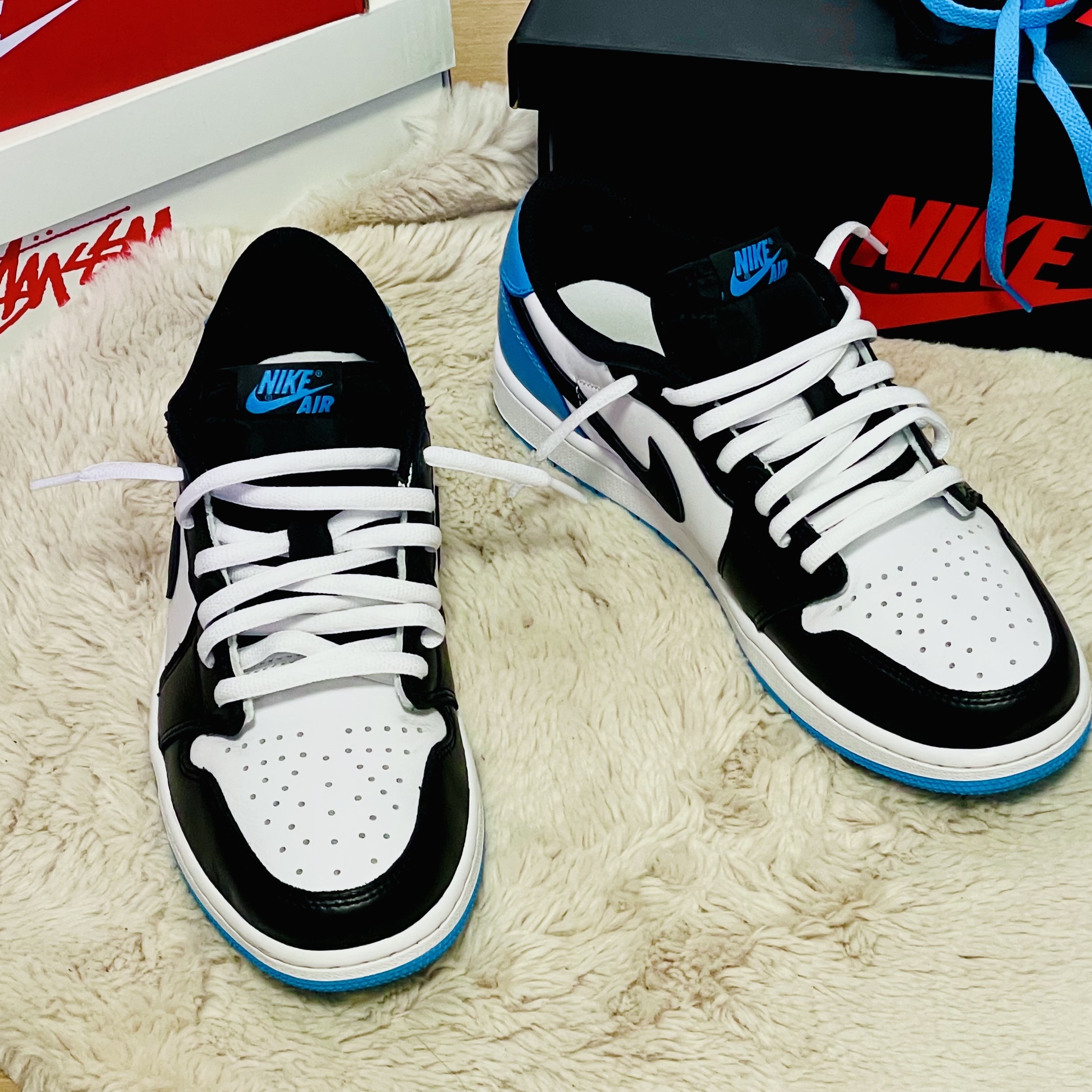 Jordan 1 Retro Low OG Black and Dark Powder Blue 착용 스타일