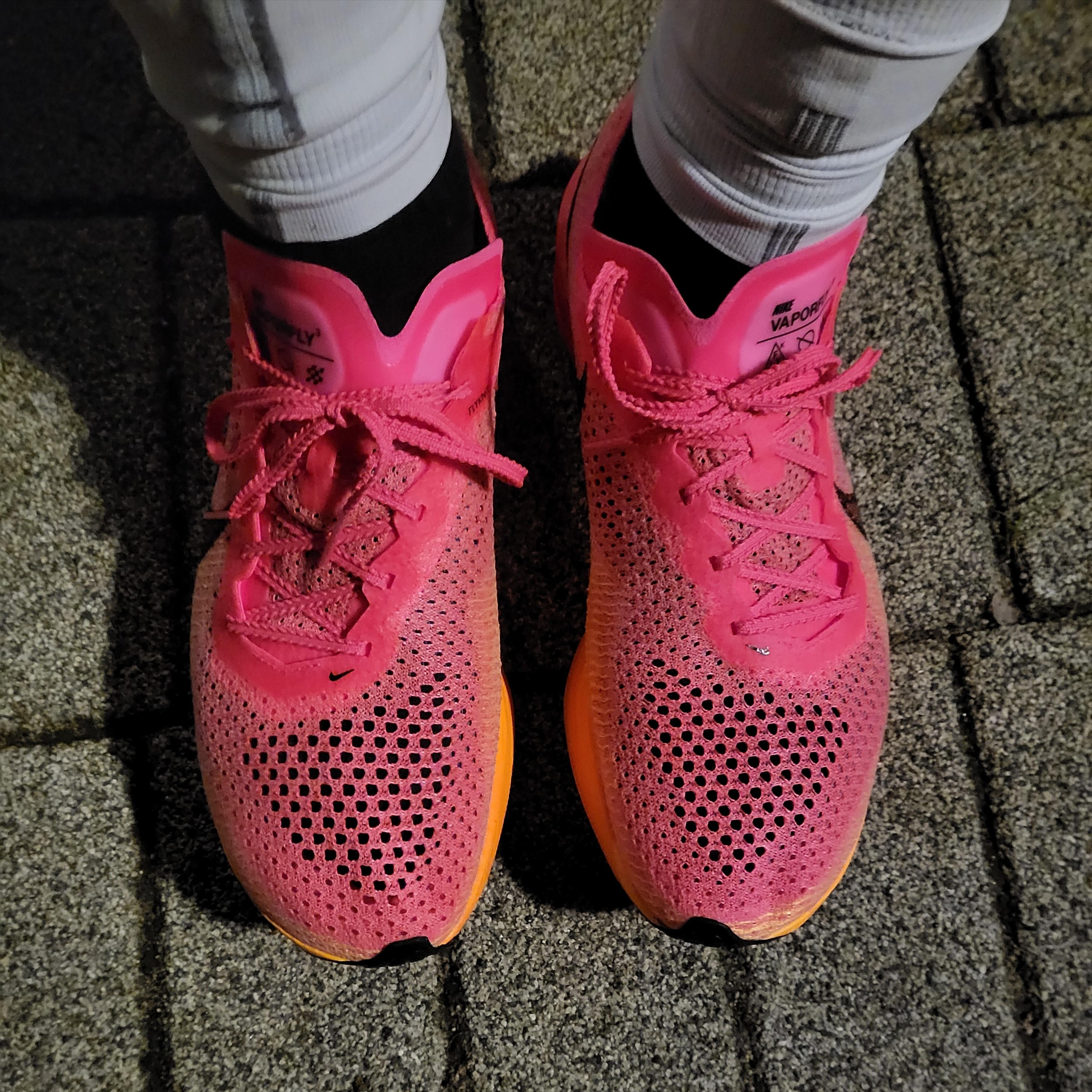 Nike ZoomX Vaporfly Next% 3 Hyper Pink 착용 스타일 - 3