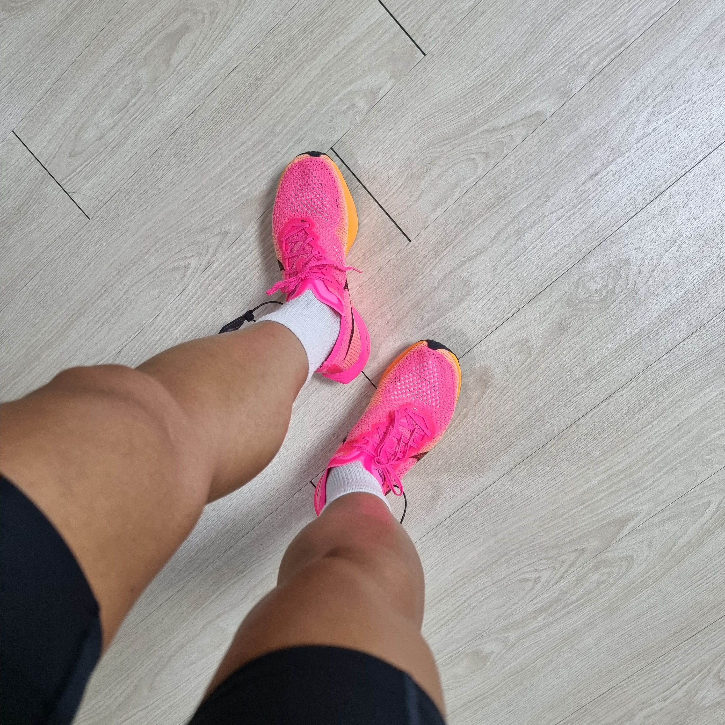Nike ZoomX Vaporfly Next% 3 Hyper Pink 착용 스타일