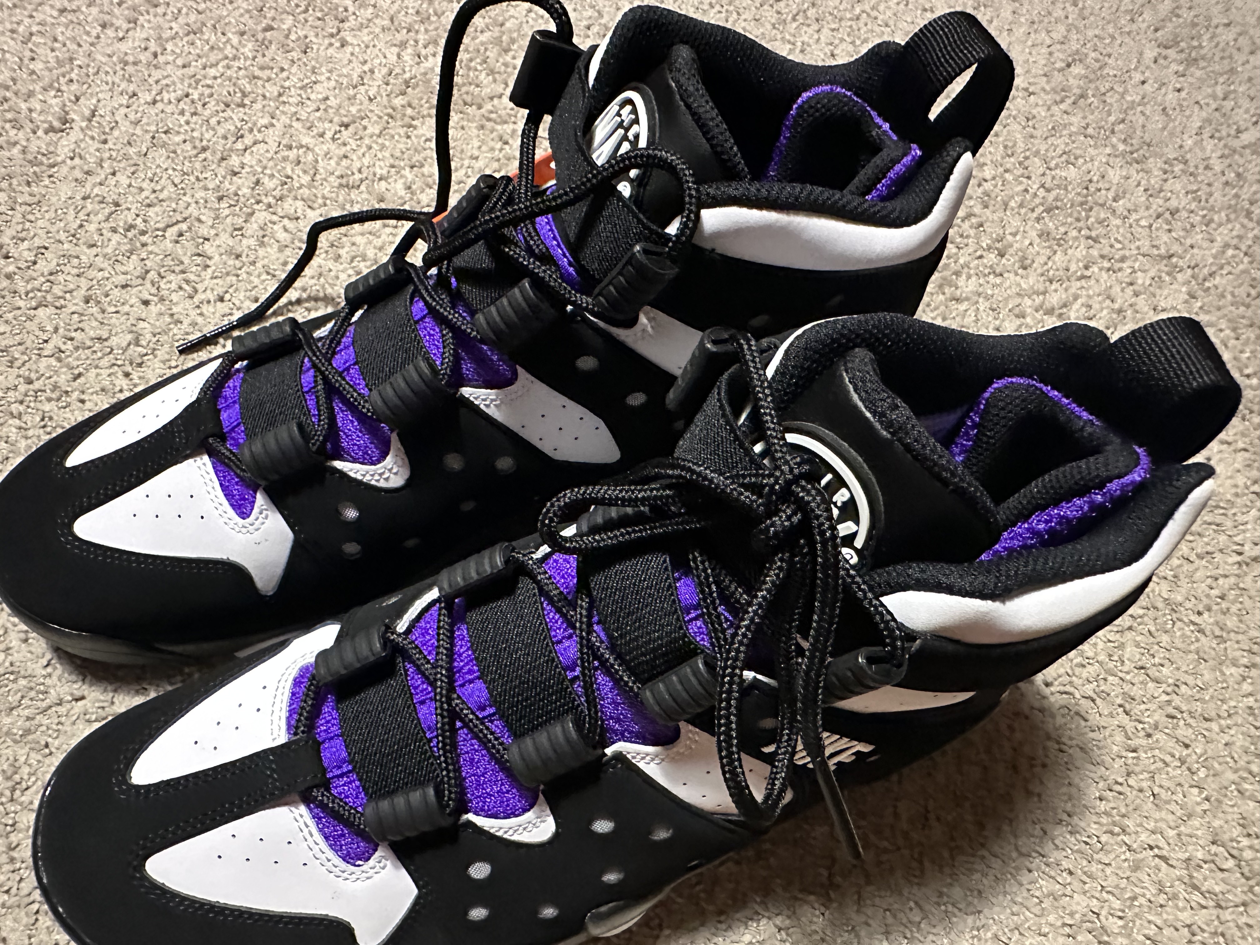 Nike Air Max 2 CB 94 Black and Pure Purple 착용 스타일 - 3