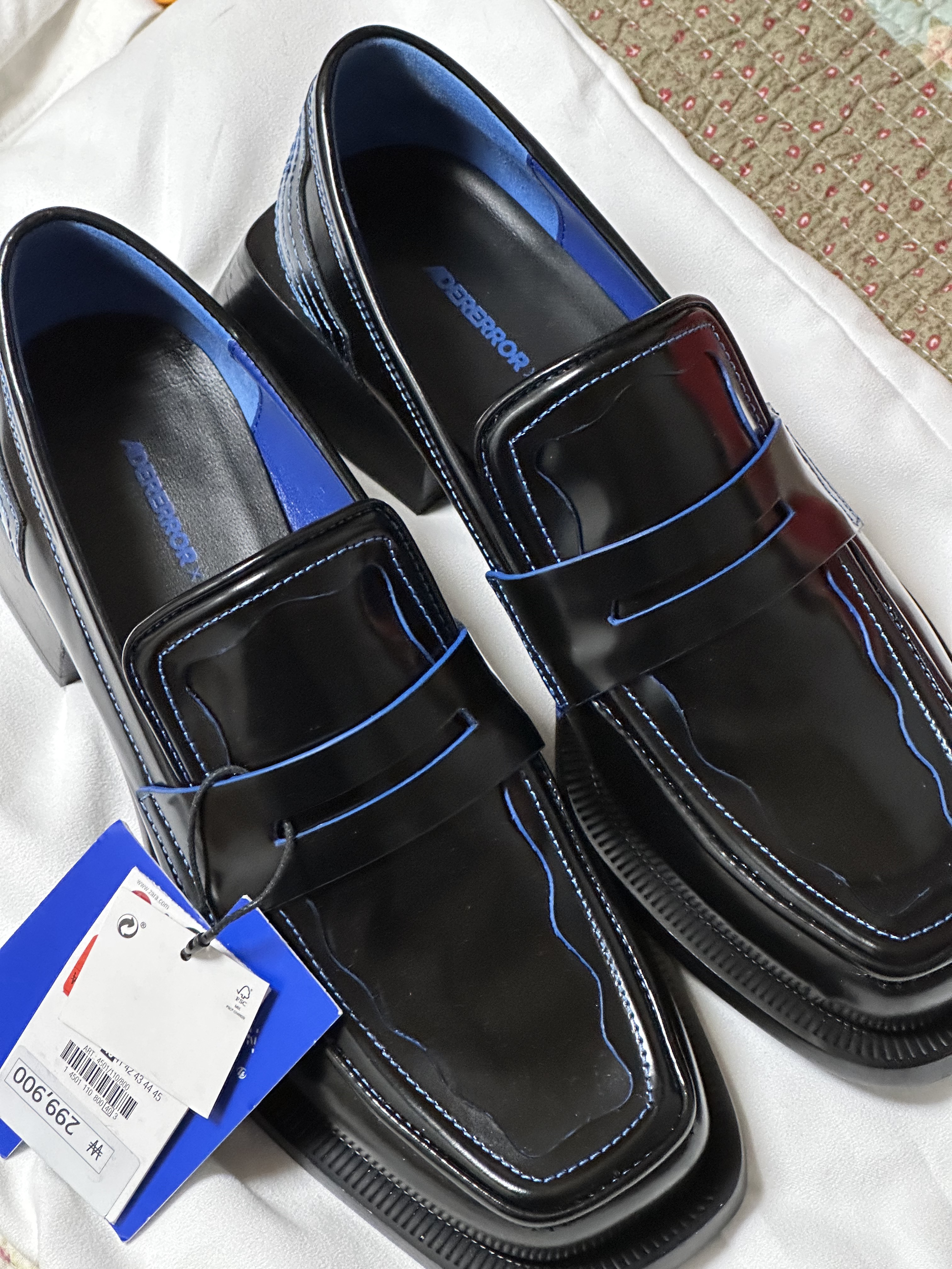 Zara x Ader Error Leather Loafers Black 착용 스타일