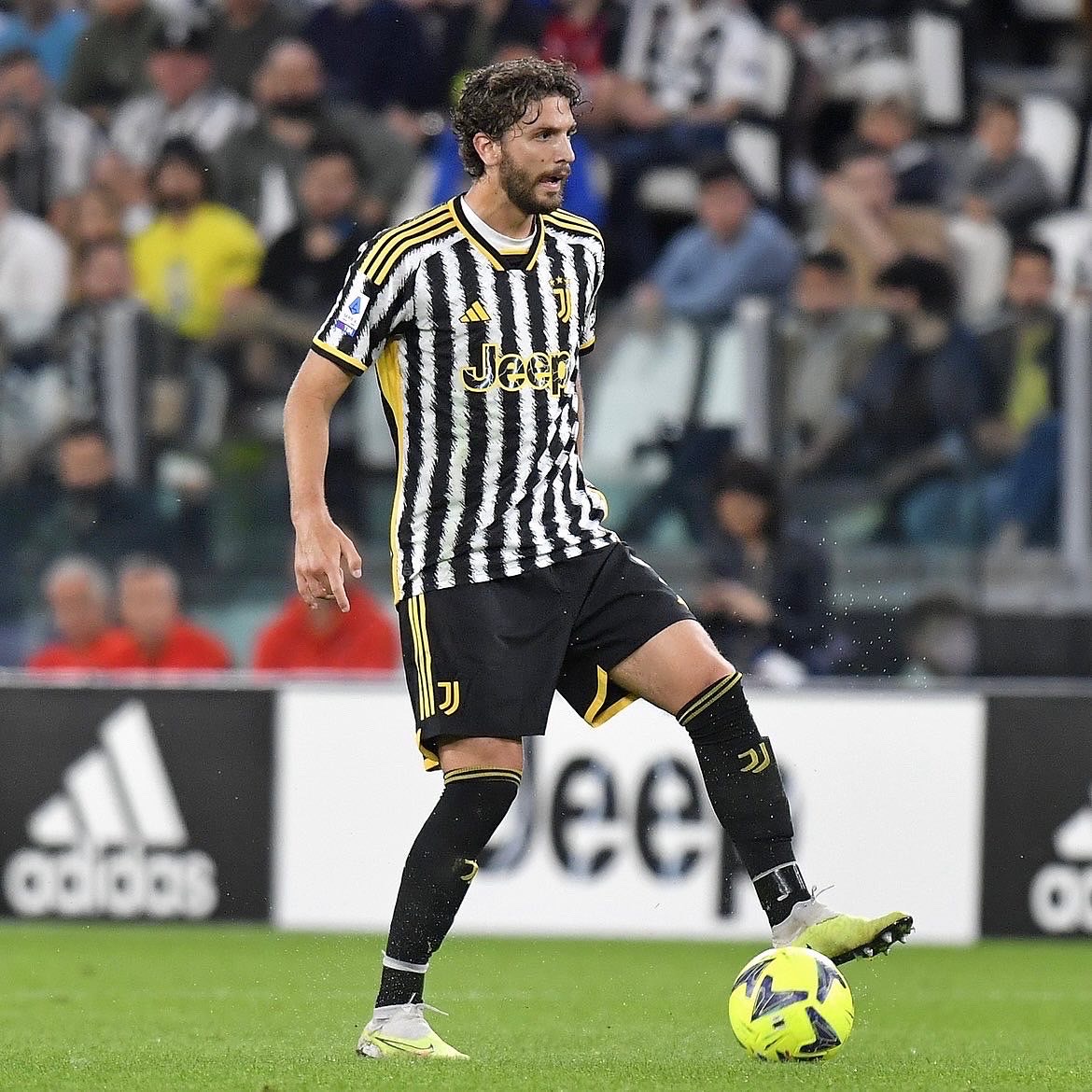 Adidas Juventus 2023/24 Home Jersey Black White - KR Sizing (Non Marking Ver.) 착용 스타일 - 4