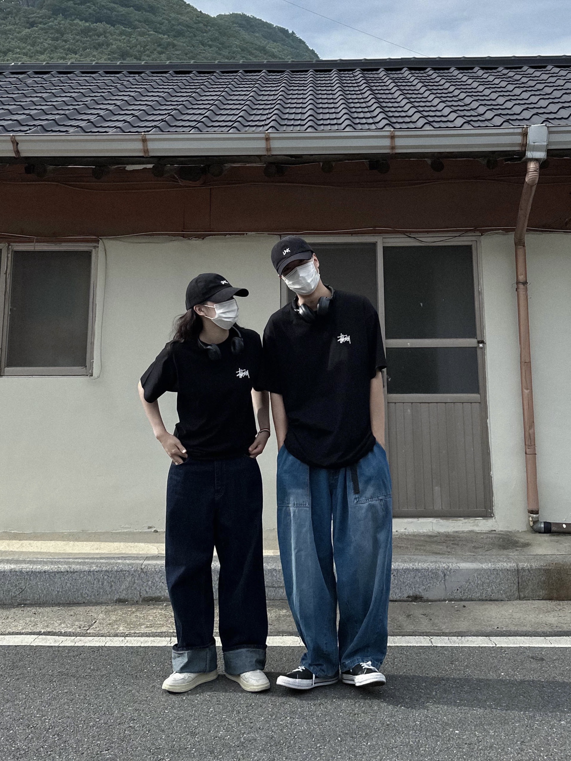 Stussy Basic Stussy T-Shirt Black 2023, Converse x Stussy One Star Ox Black 착용 스타일