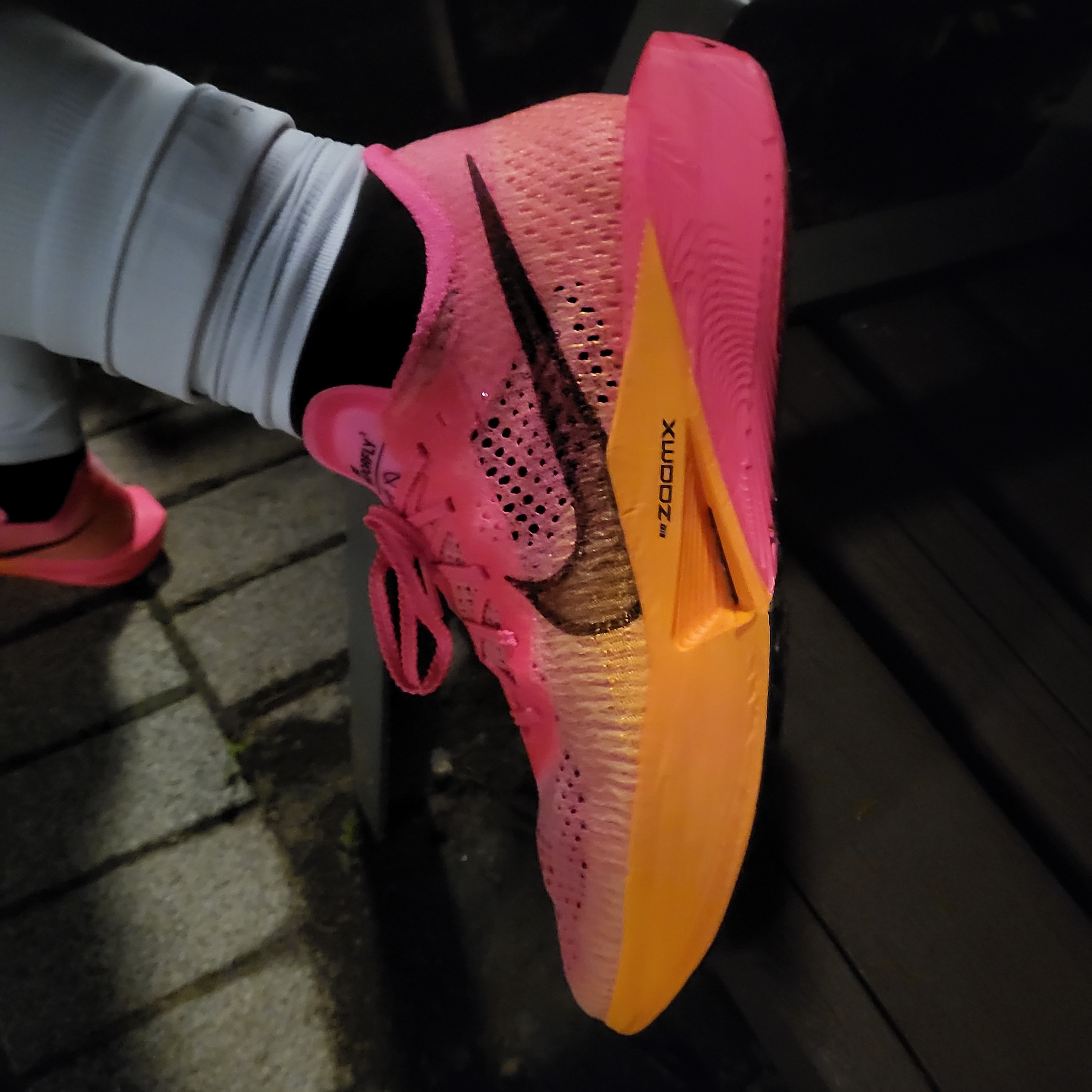 Nike ZoomX Vaporfly Next% 3 Hyper Pink 착용 스타일 - 2