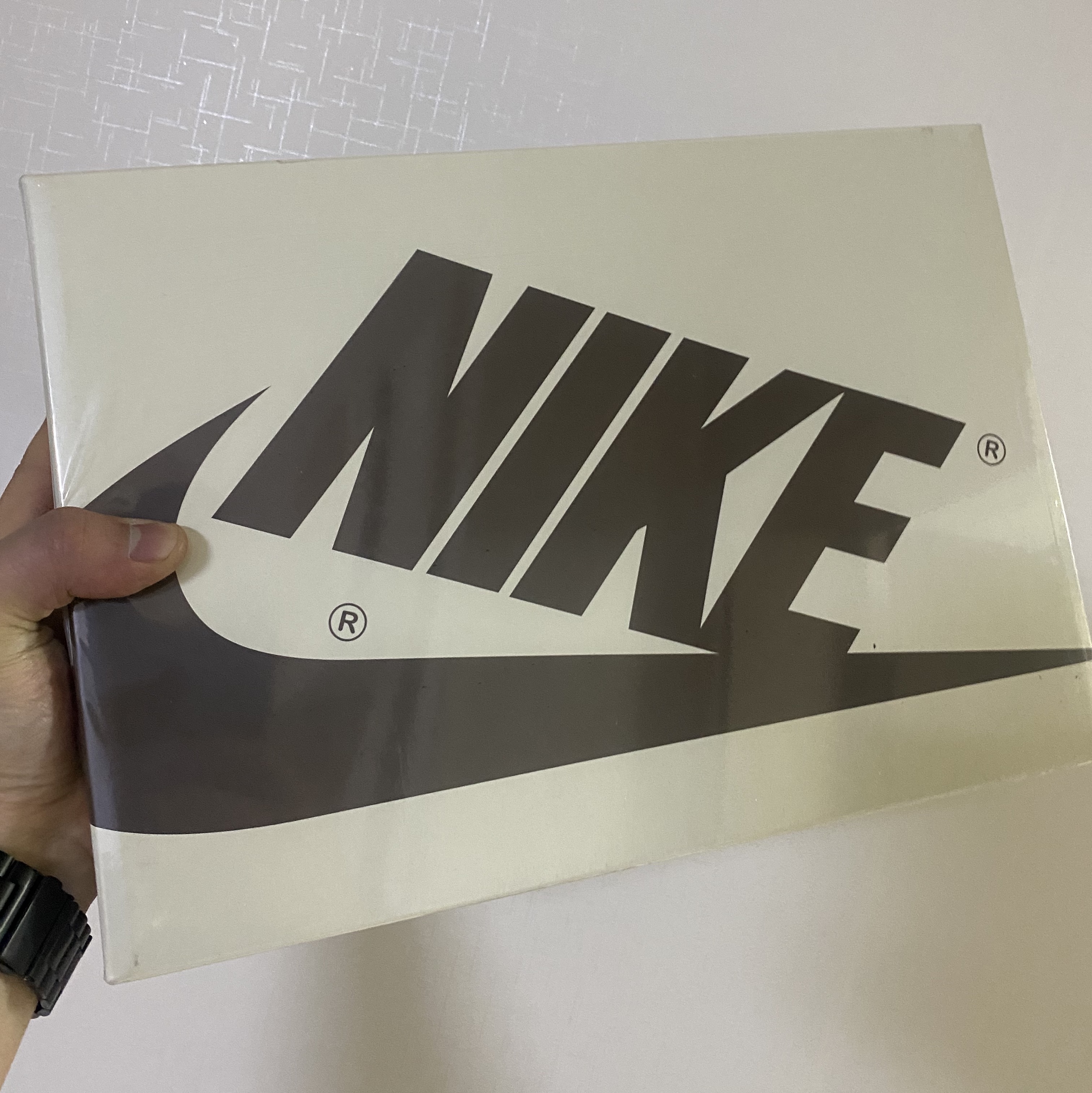 Jordan 1 x Travis Scott Retro Low OG SP Sail and Ridgerock 착용 스타일 - 2