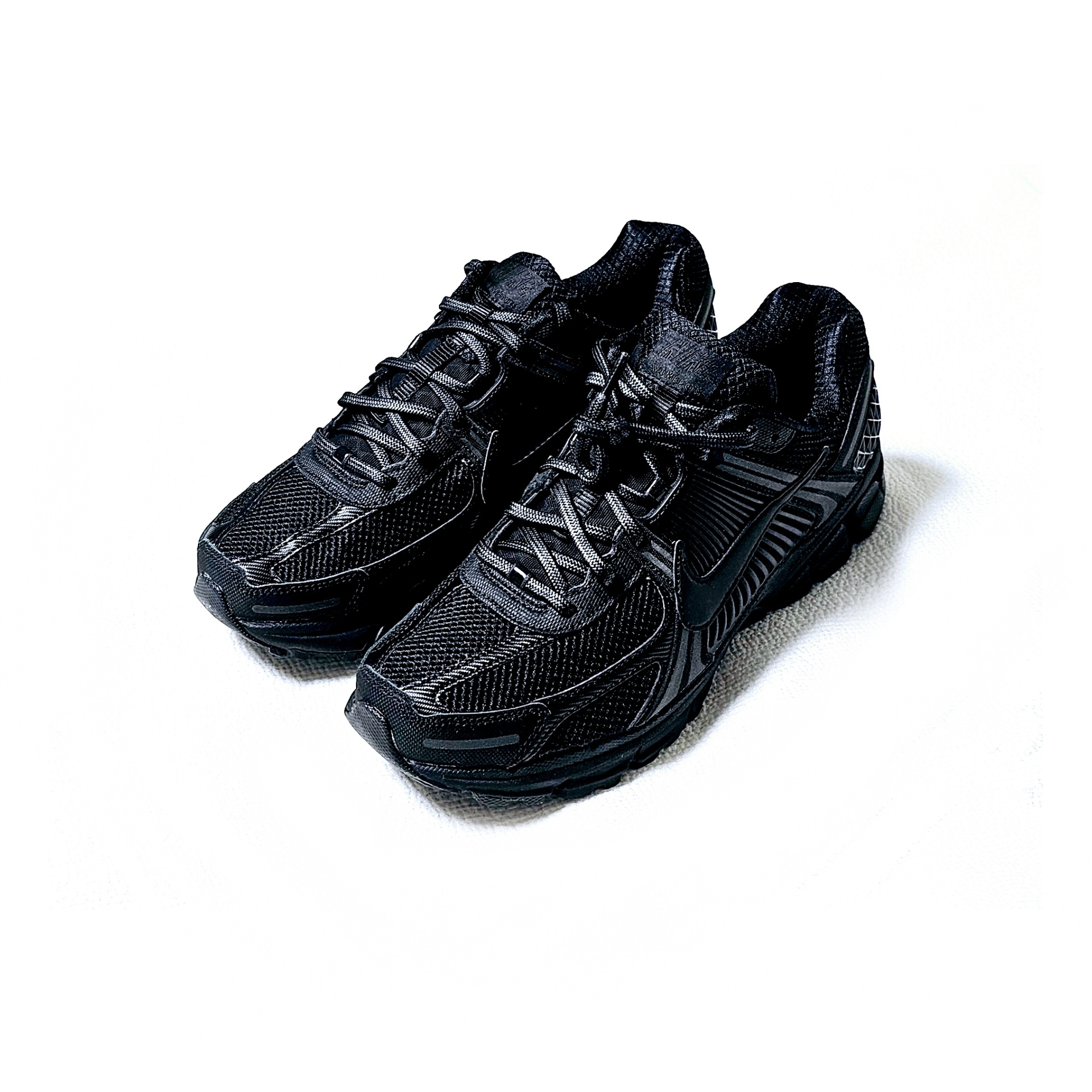 Nike Zoom Vomero 5 SP Black 착용 스타일 - 3