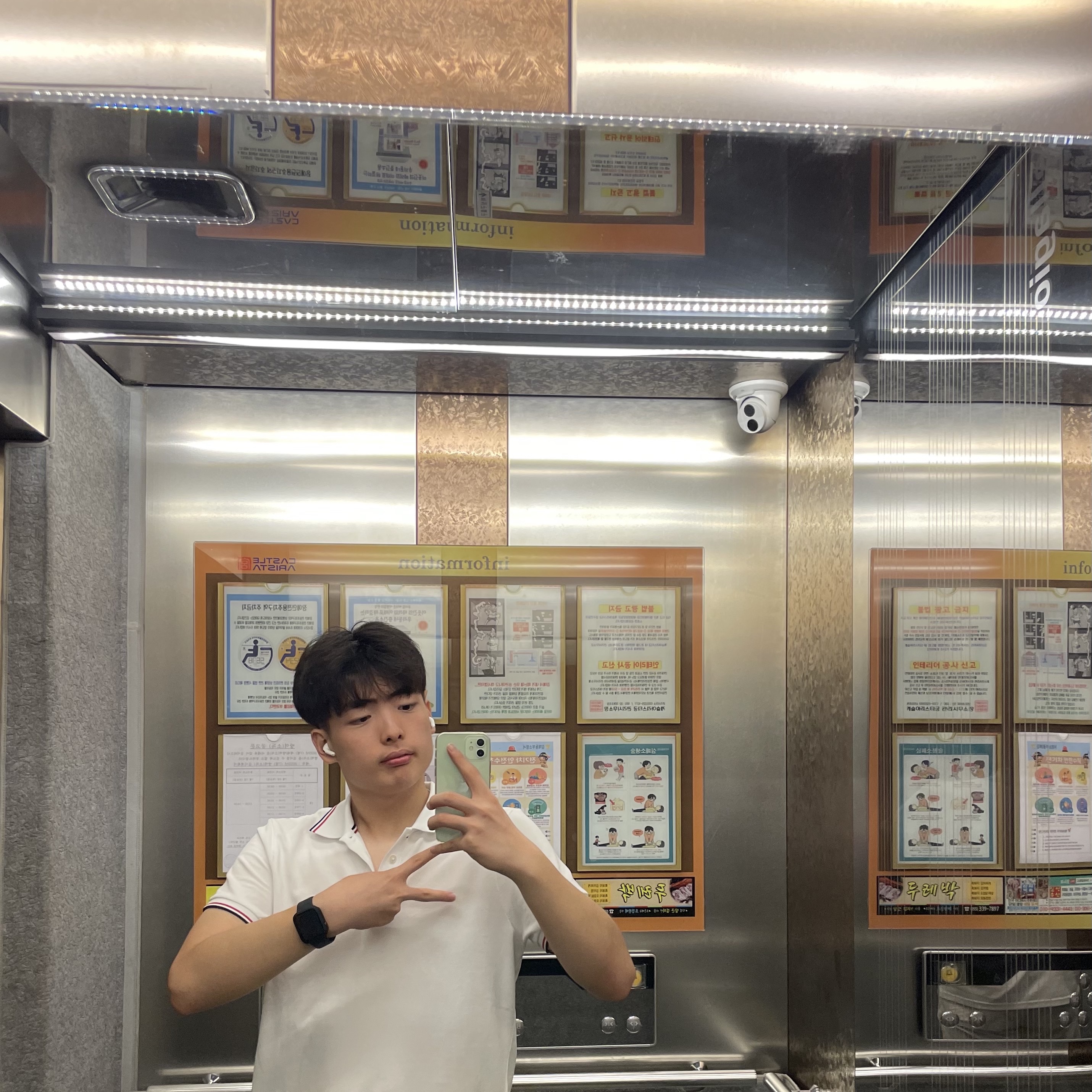 Moncler Logo Polo Shirt Optical White - 23SS 착용 스타일 - 2
