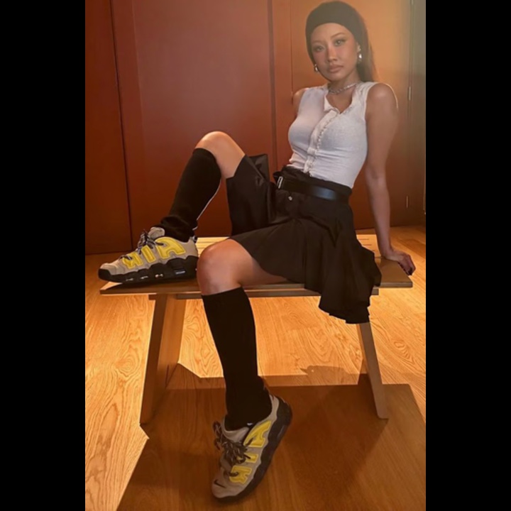 Nike x Ambush Air More Uptempo Low Vivid Sulfur and Limestone 착용 스타일 - 4