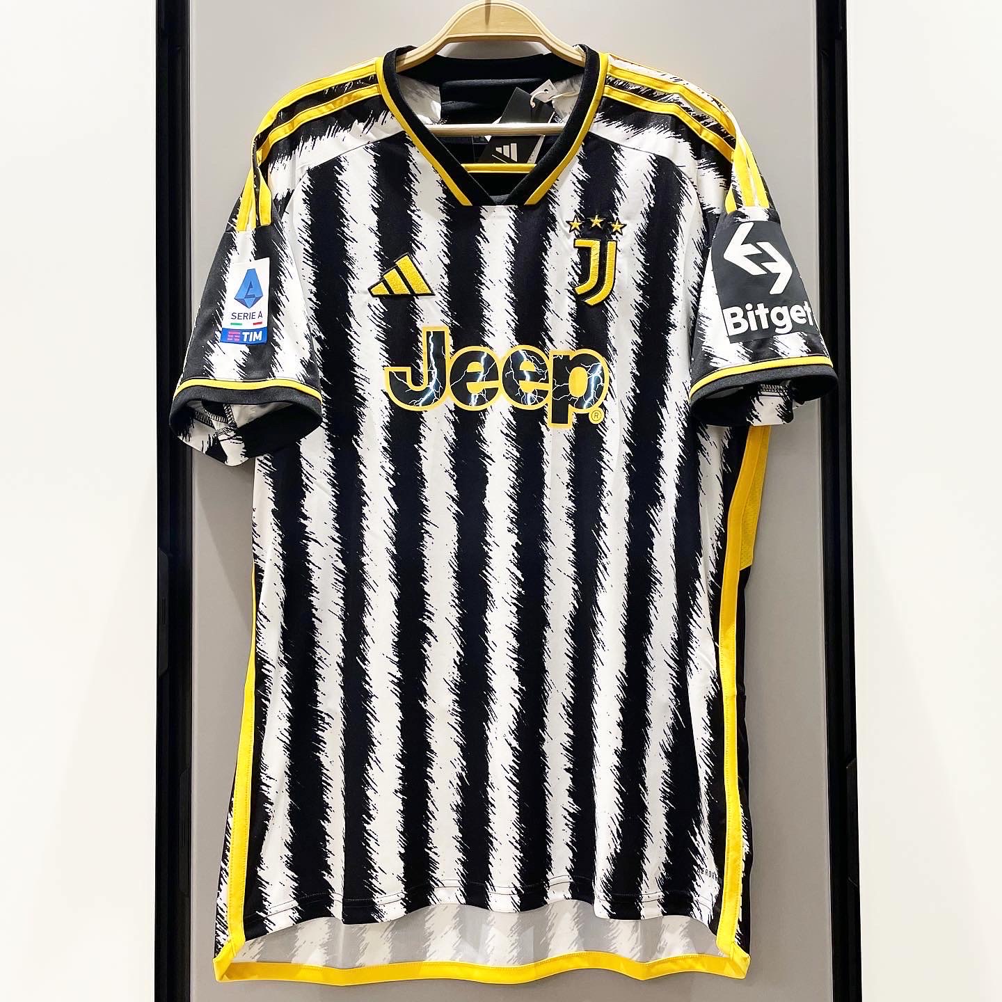 Adidas Juventus 2023/24 Home Jersey Black White - KR Sizing (Non Marking Ver.) 착용 스타일 - 1