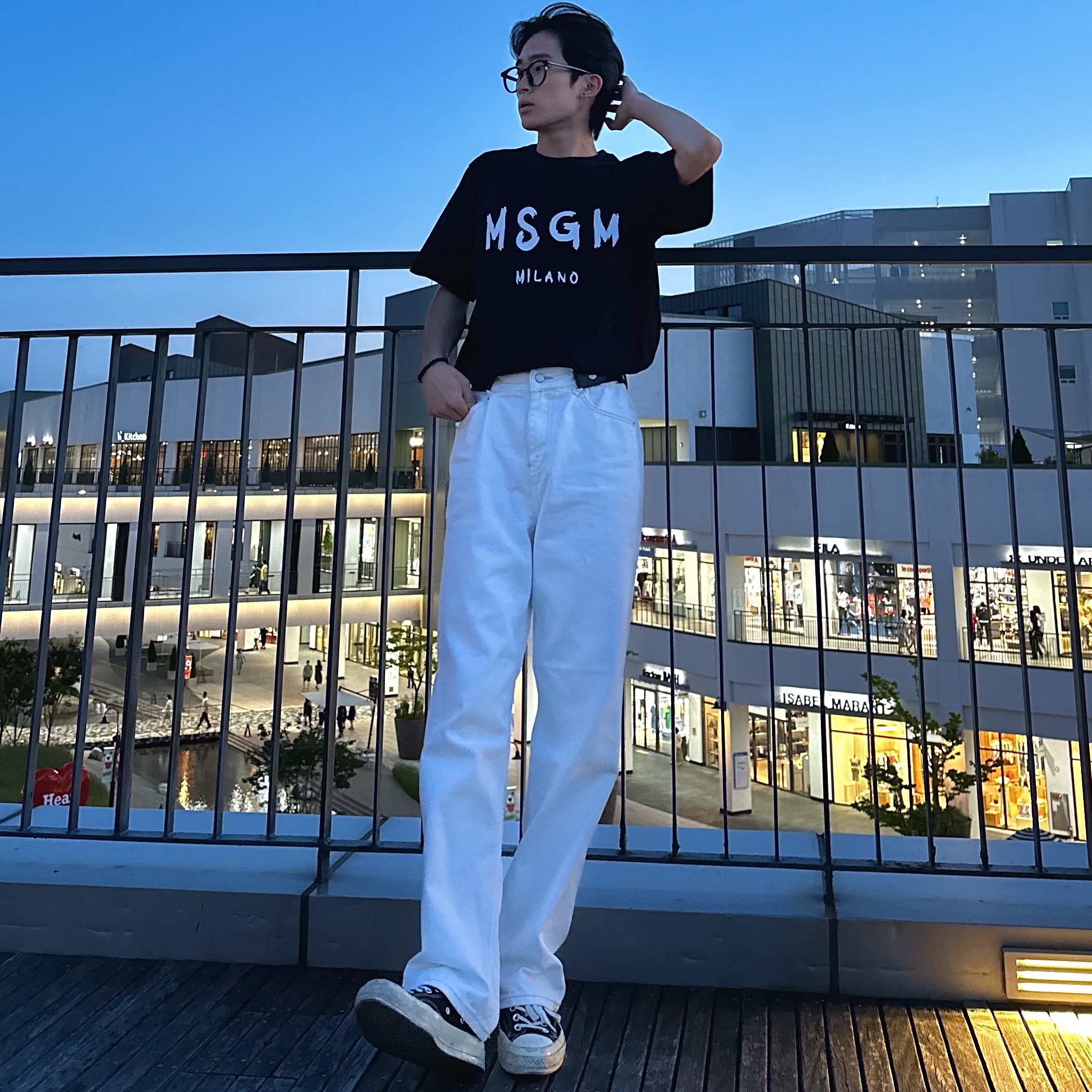 MSGM Cotton T-Shirt with Brushed Logo Black, Converse x Play Comme des Garcons Chuck 70 Ox Black 착용 스타일 - 1