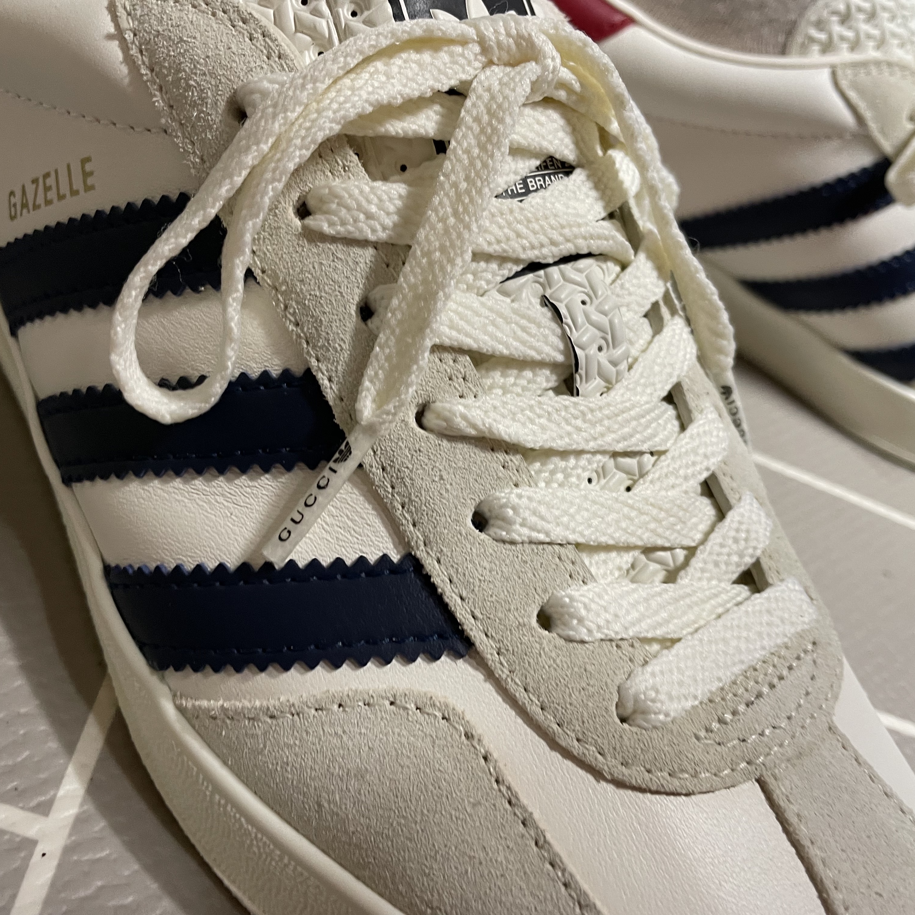 Gucci x Adidas Gazelle Sneakers White 착용 스타일