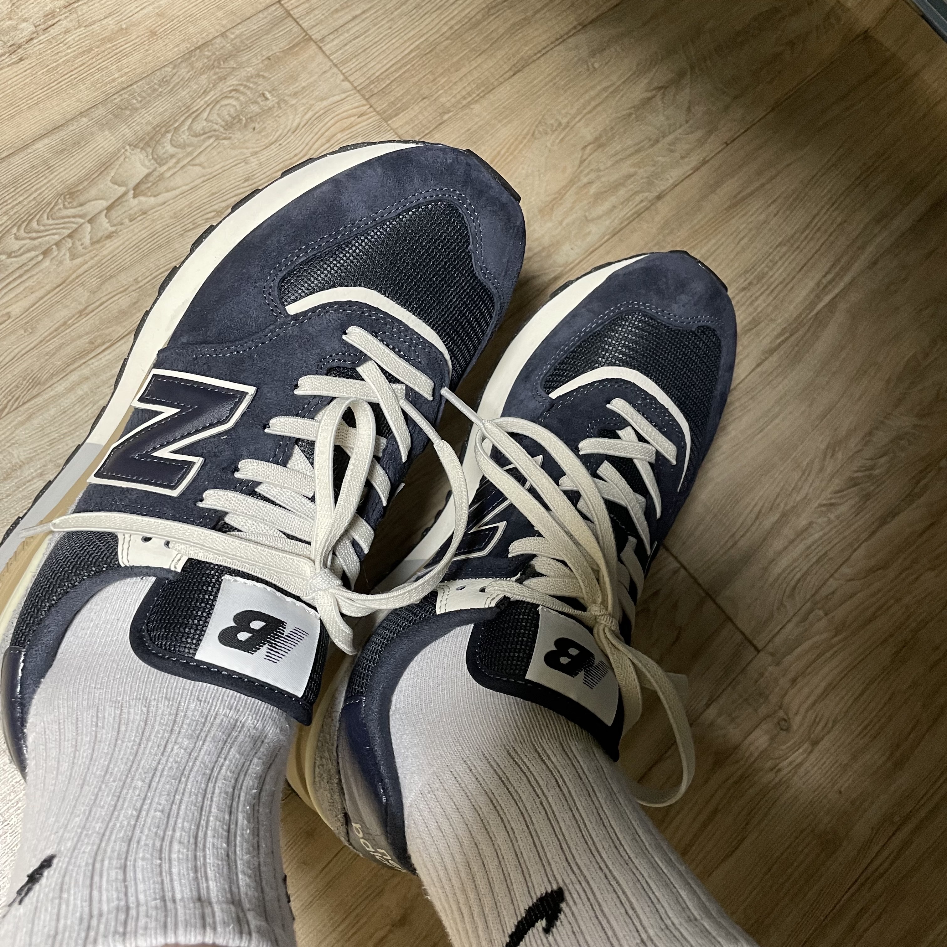 New Balance 574 Legacy Blue Navy 착용 스타일