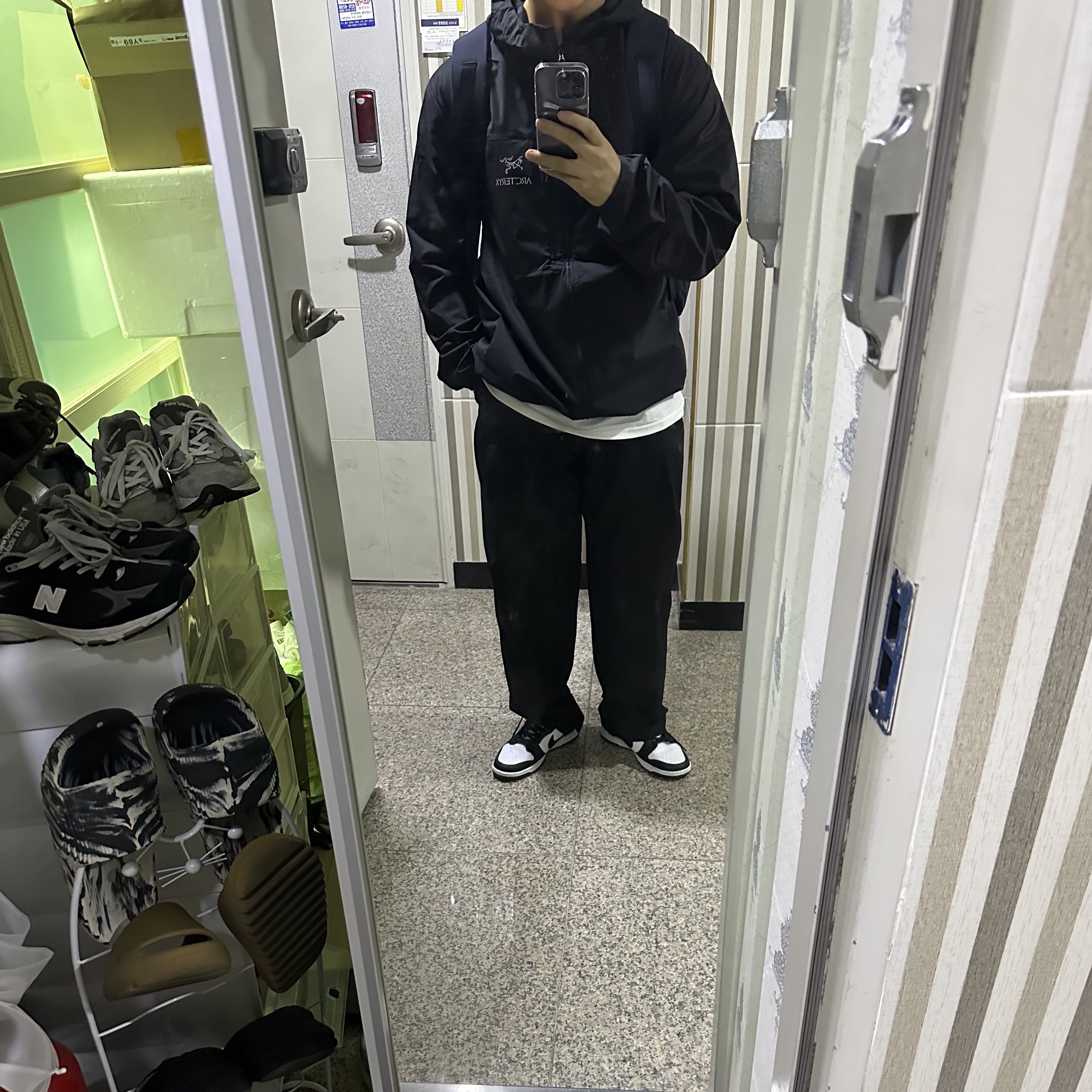 Arc'teryx Squamish Hoody Black 착용 스타일
