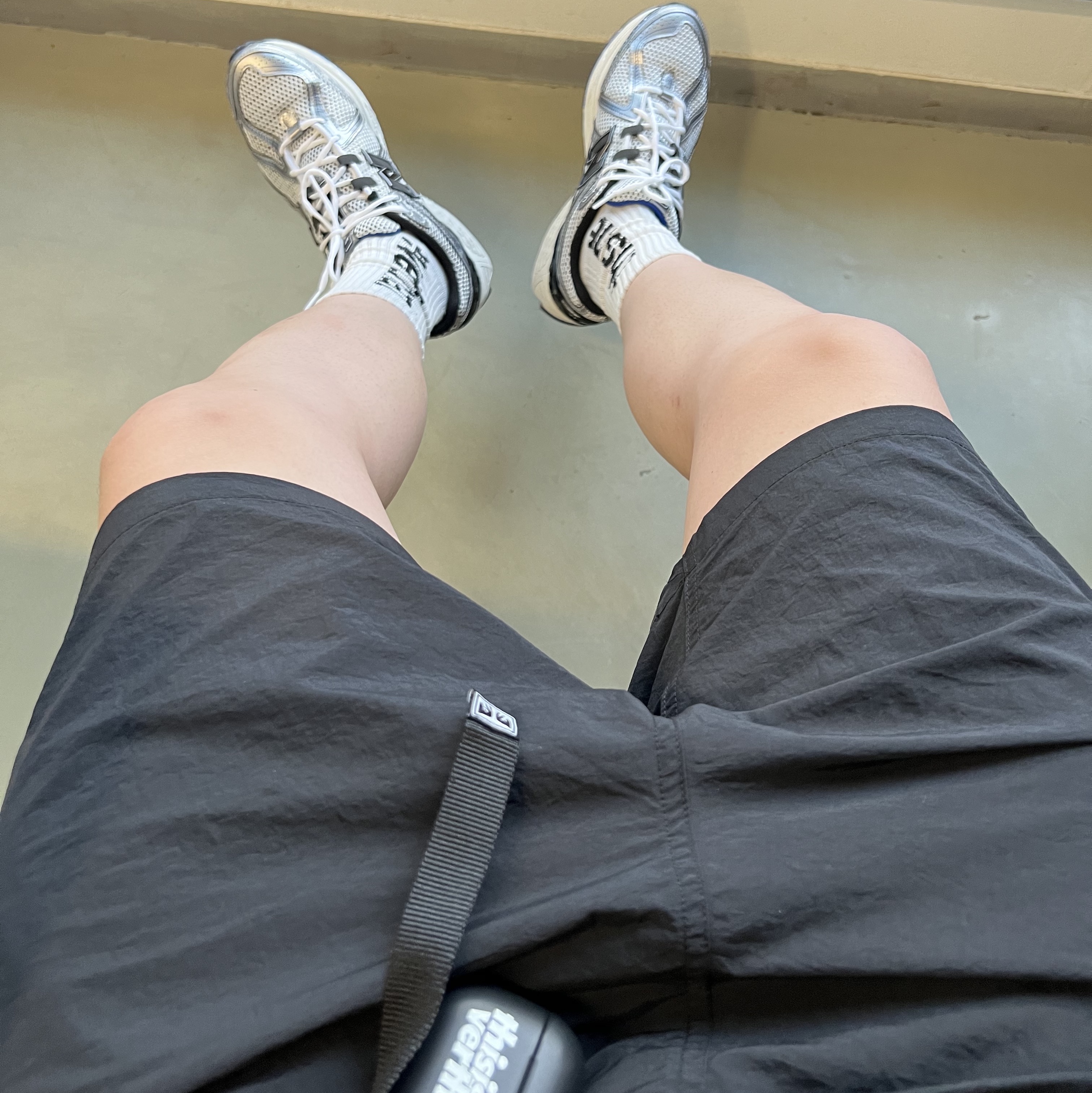 New Balance 1906R Silver Metallic 착용 스타일