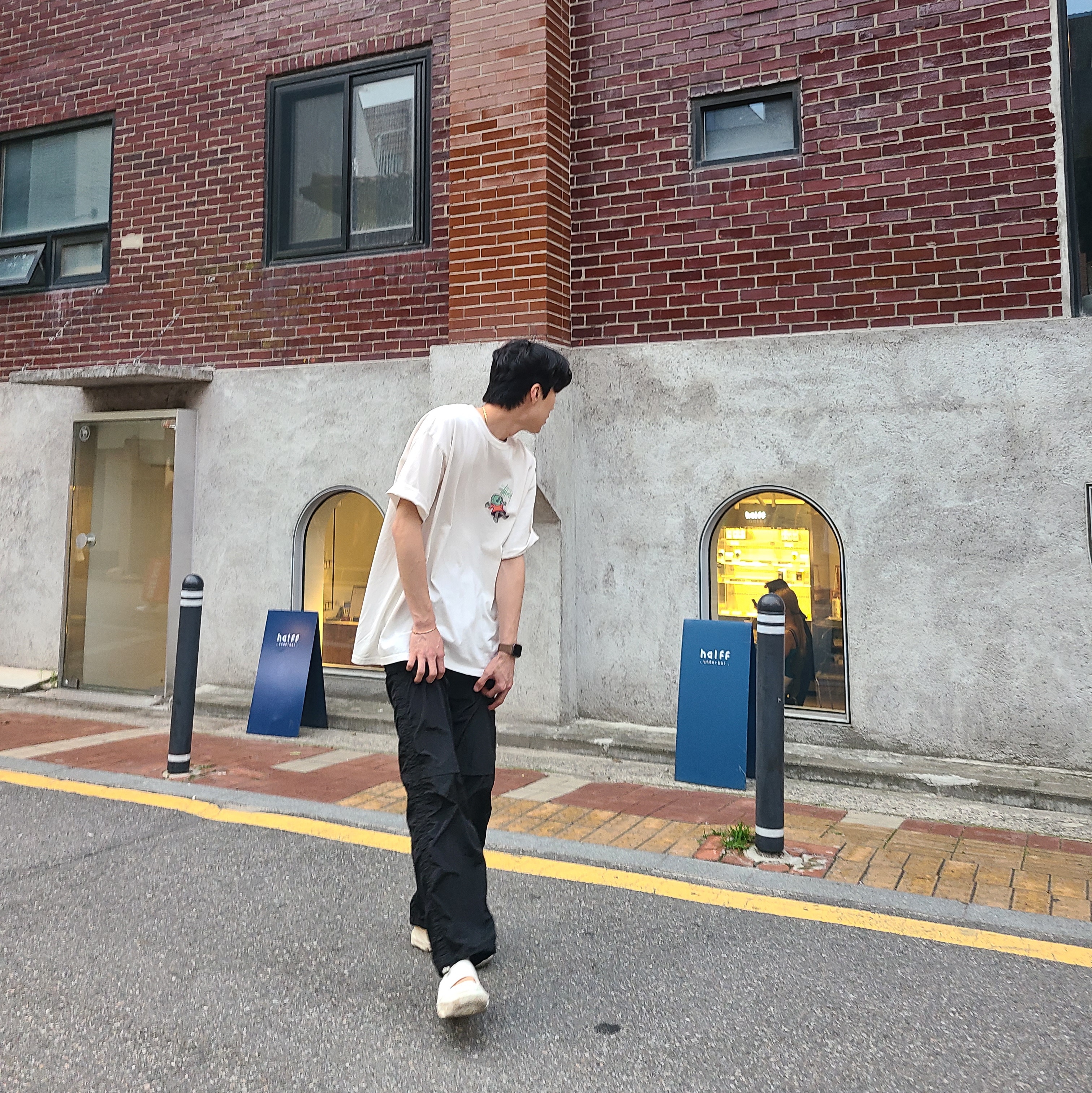 Stussy Dollie Pigment Dyed T-Shirt Natural, Nike ISPA Universal Natural 착용 스타일 - 1