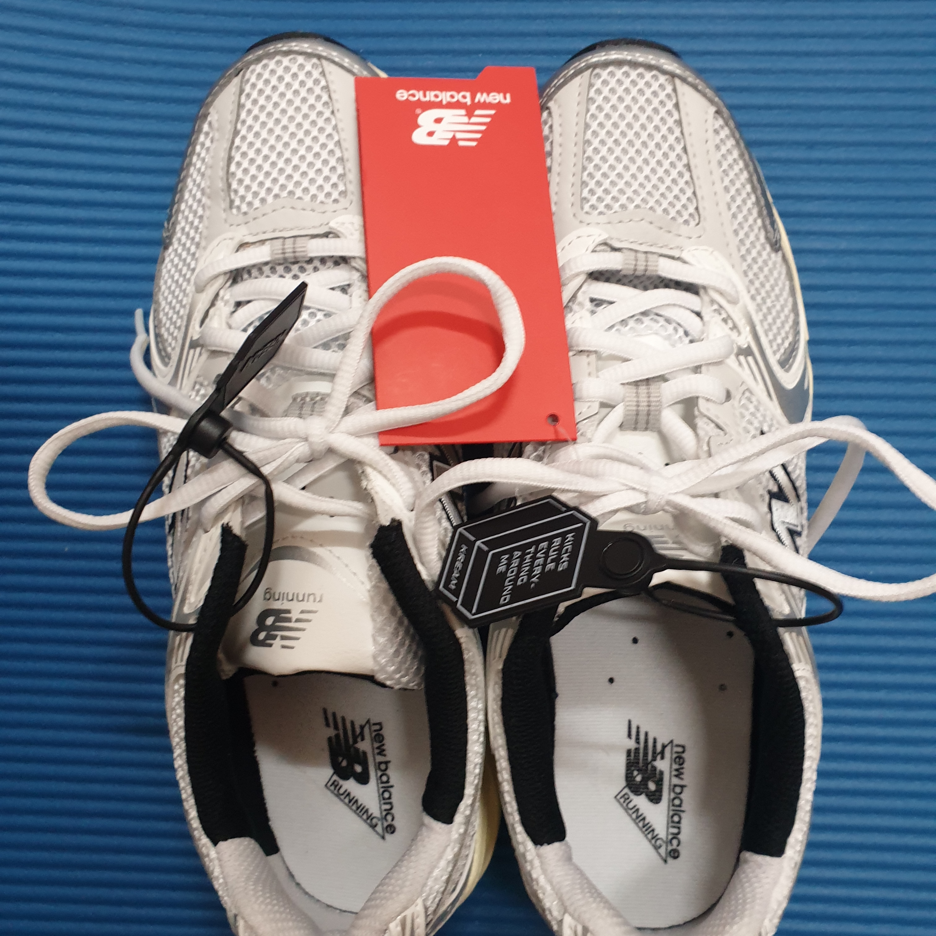 New Balance 530 Silver Cream 착용 스타일