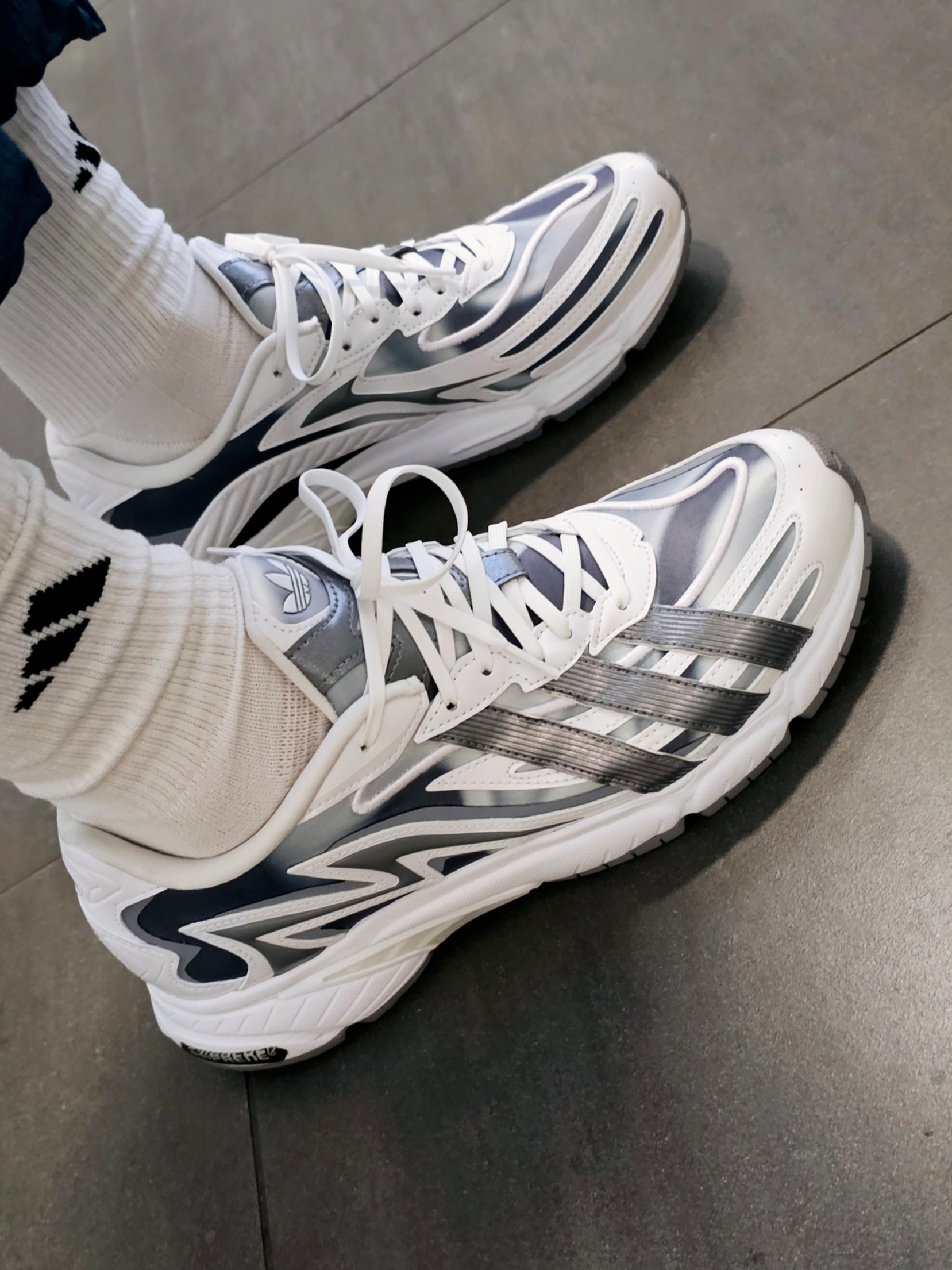 Adidas Orketro 2.0 Cloud White Grey 착용 스타일