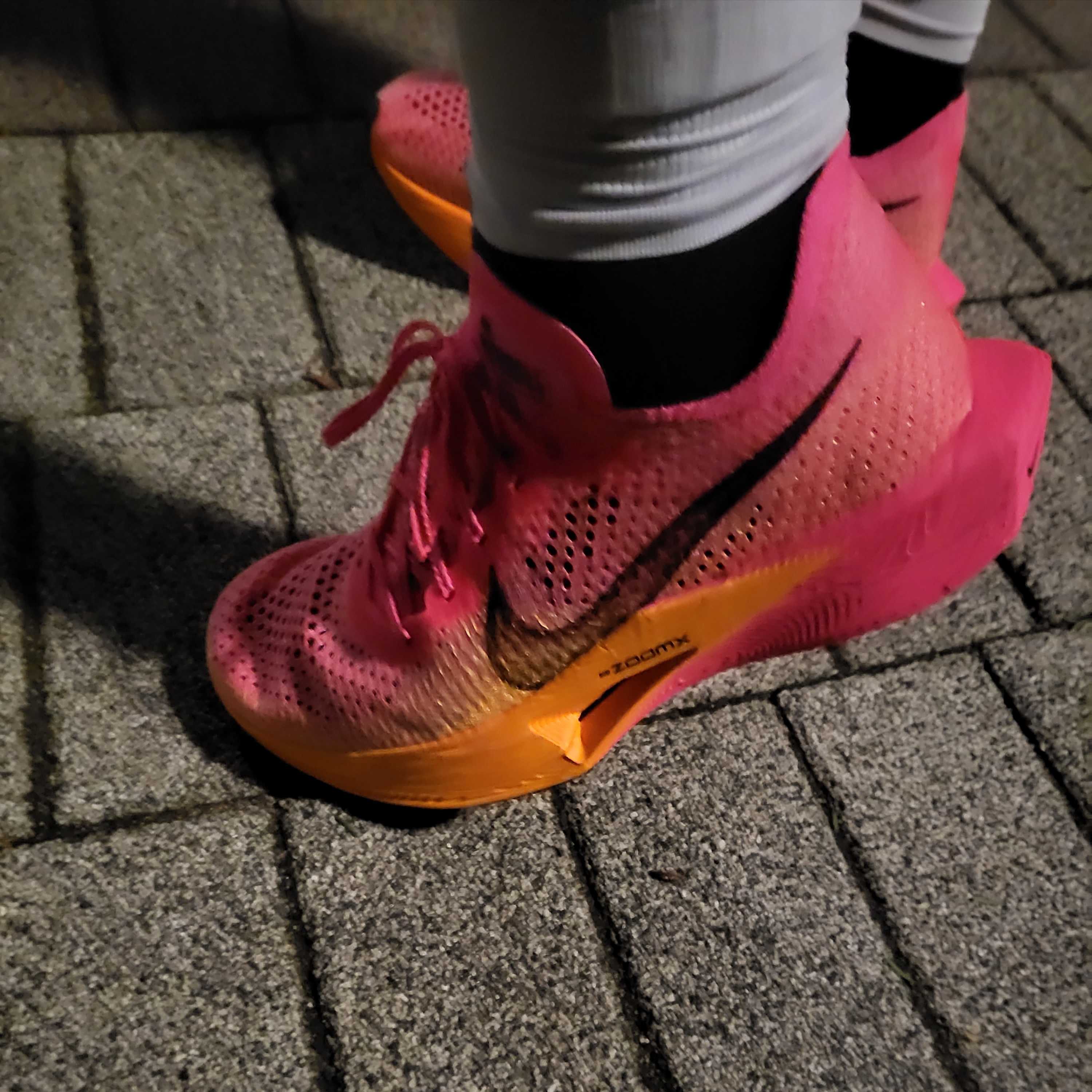 Nike ZoomX Vaporfly Next% 3 Hyper Pink 착용 스타일 - 1