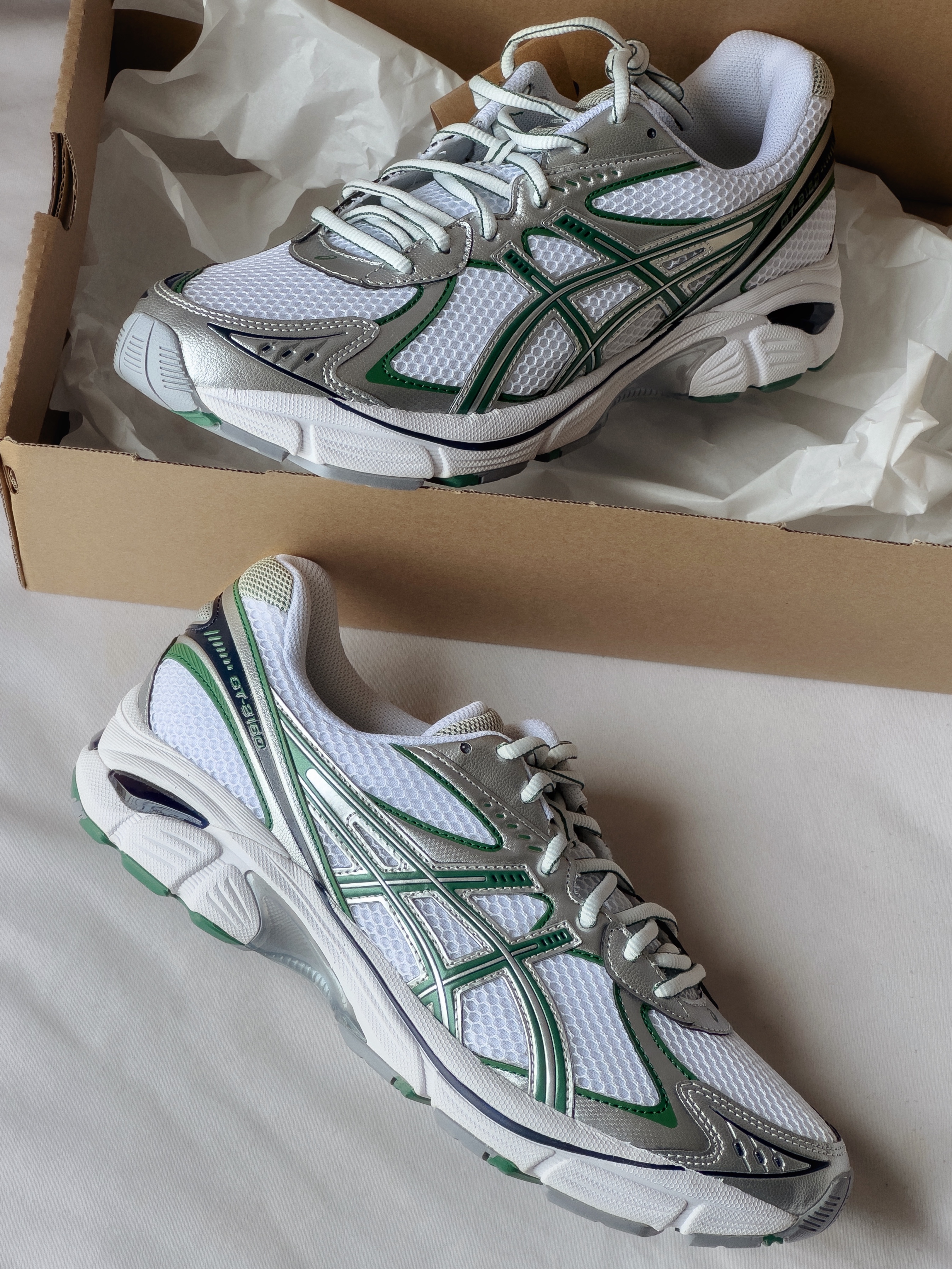 Asics GT-2160 White Shamrock Green, Asics GT-2160 White Illusion Blue 착용 스타일 - 1