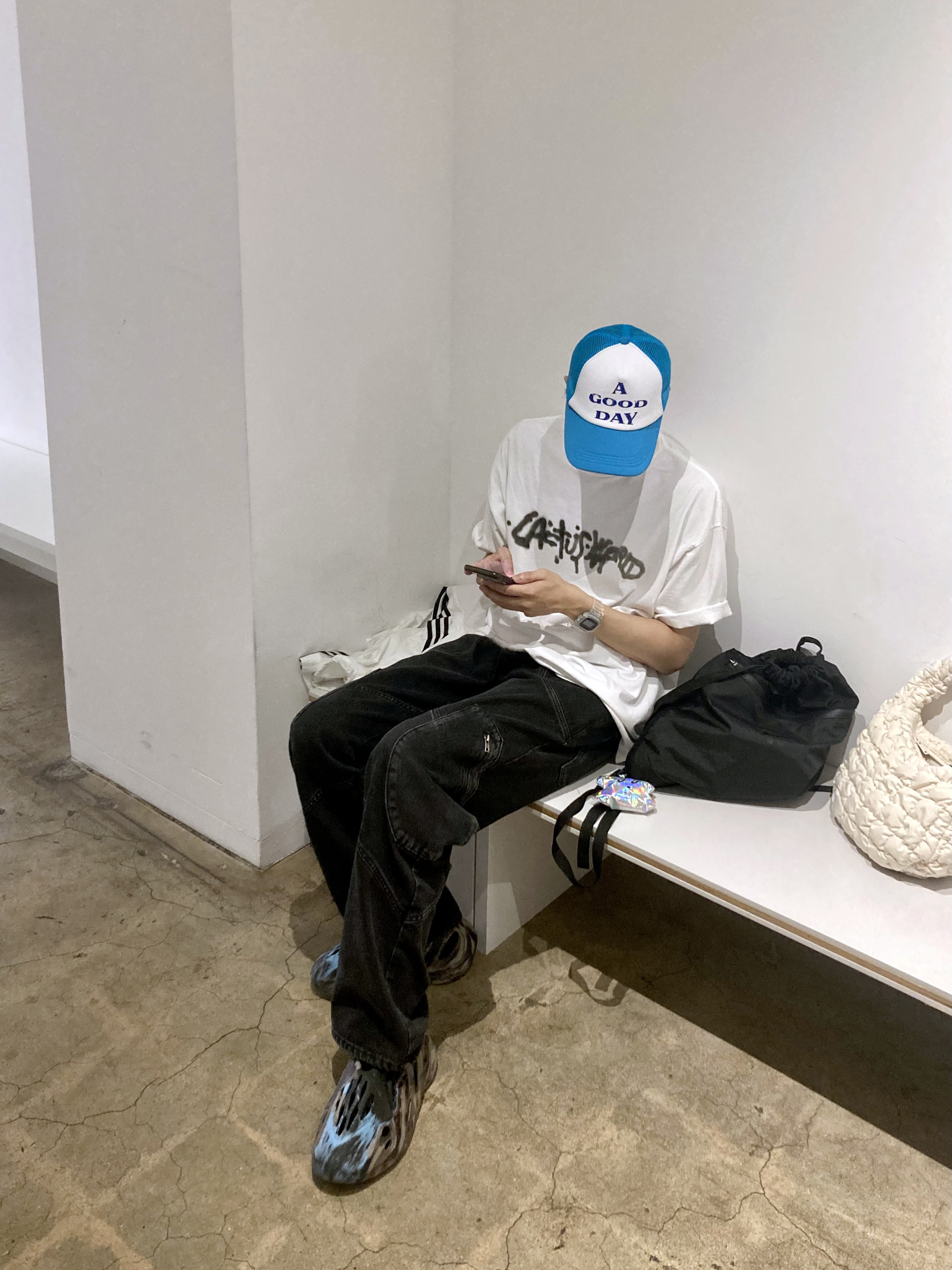 Adidas Yeezy Foam RNNR MX Cinder, Casio G-Shock x Thisisneverthat DW-5600TINT23-7DF Skeleton 착용 스타일 - 3