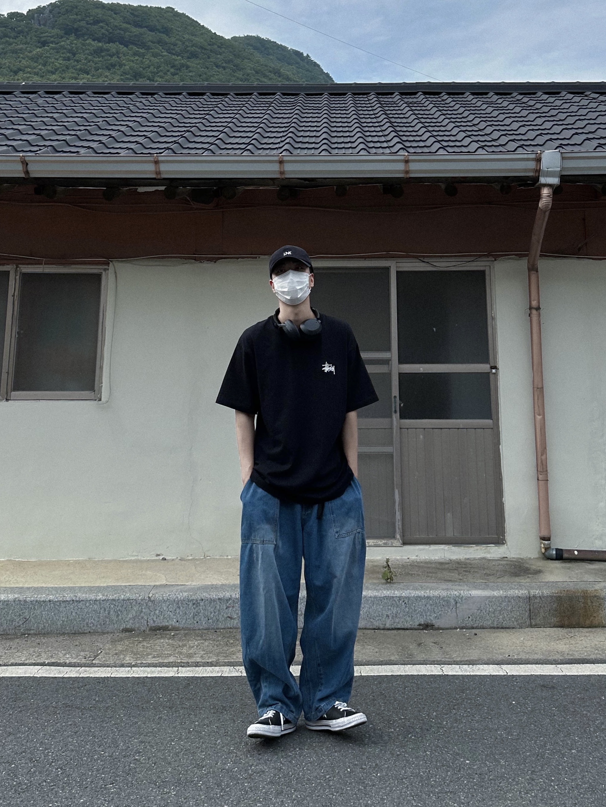 Stussy Basic Stussy T-Shirt Black 2023, Converse One Star Ox Black 착용 스타일