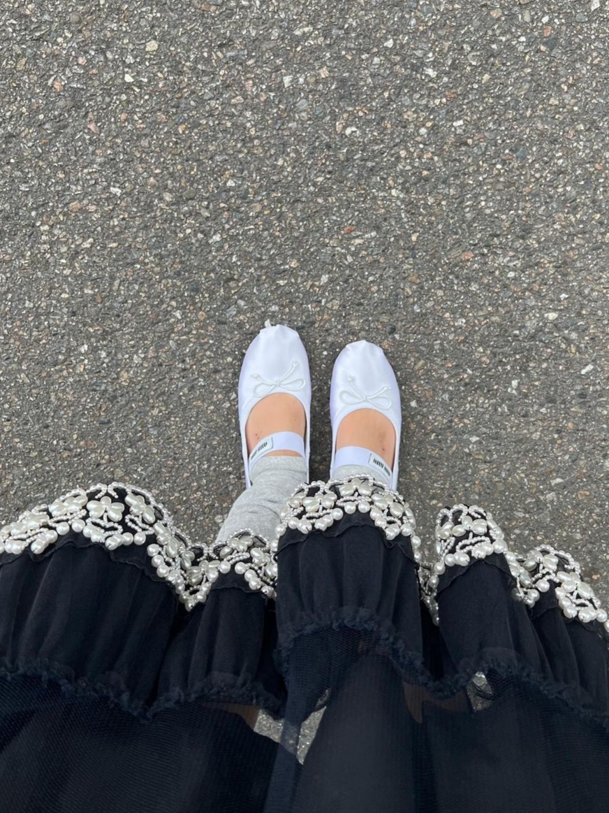 (W) Miu Miu Satin Ballerinas White 착용 스타일