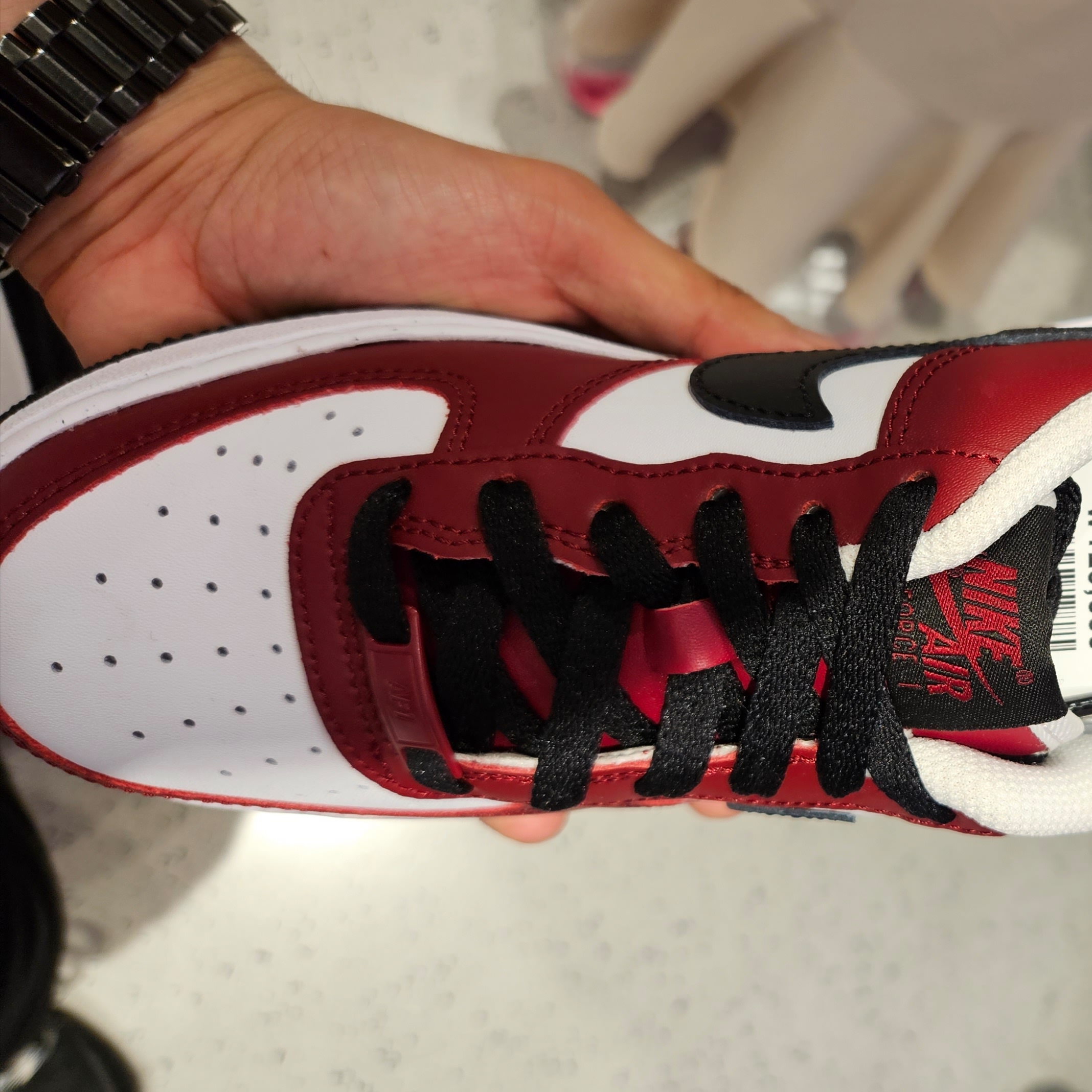 (GS) Nike Air Force 1 LV8 Team Red 착용 스타일