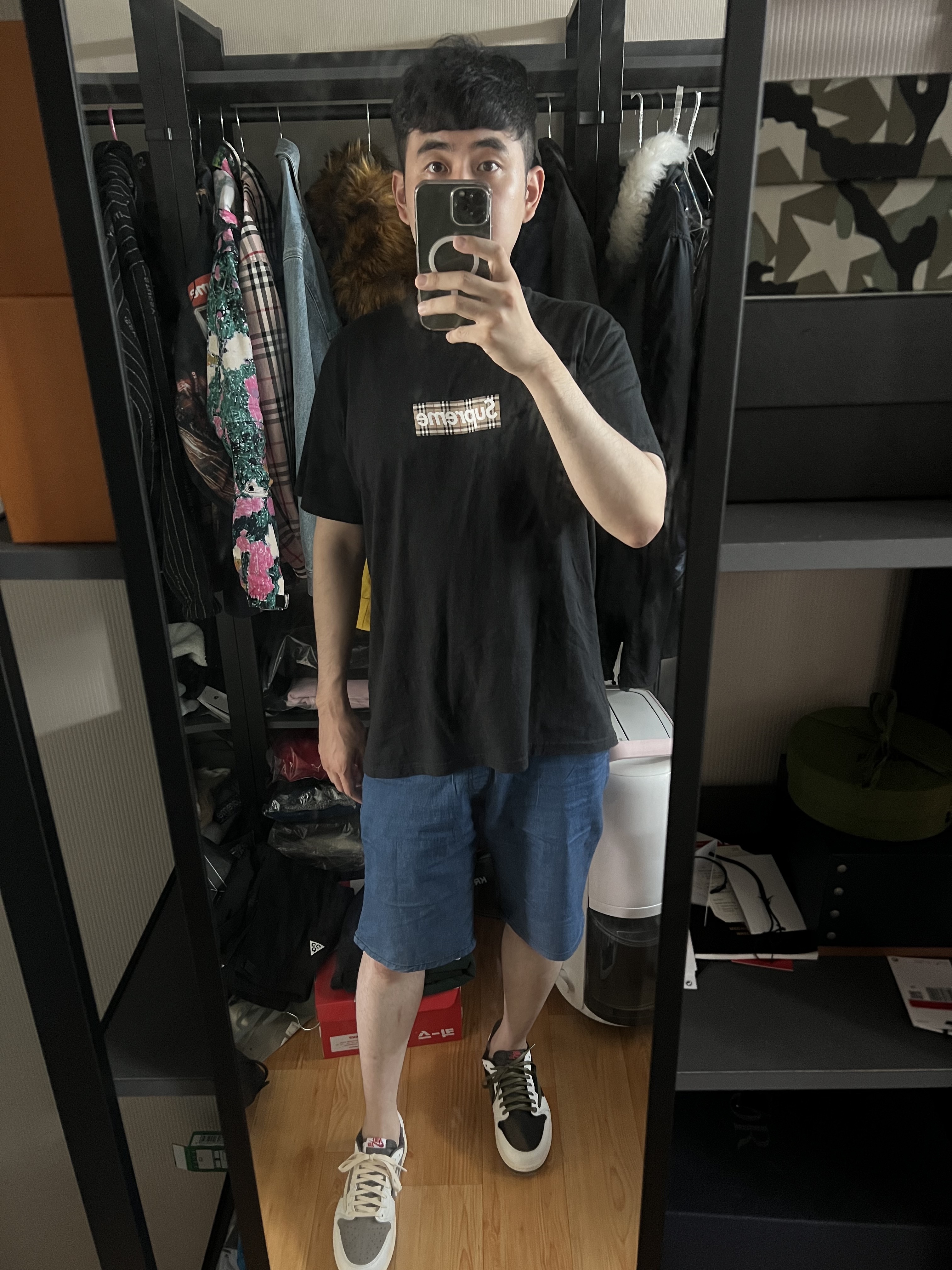 Jordan 1 x Travis Scott Retro Low OG SP Sail and Ridgerock, Supreme x Burberry Box Logo T-Shirt Black - 22SS 착용 스타일