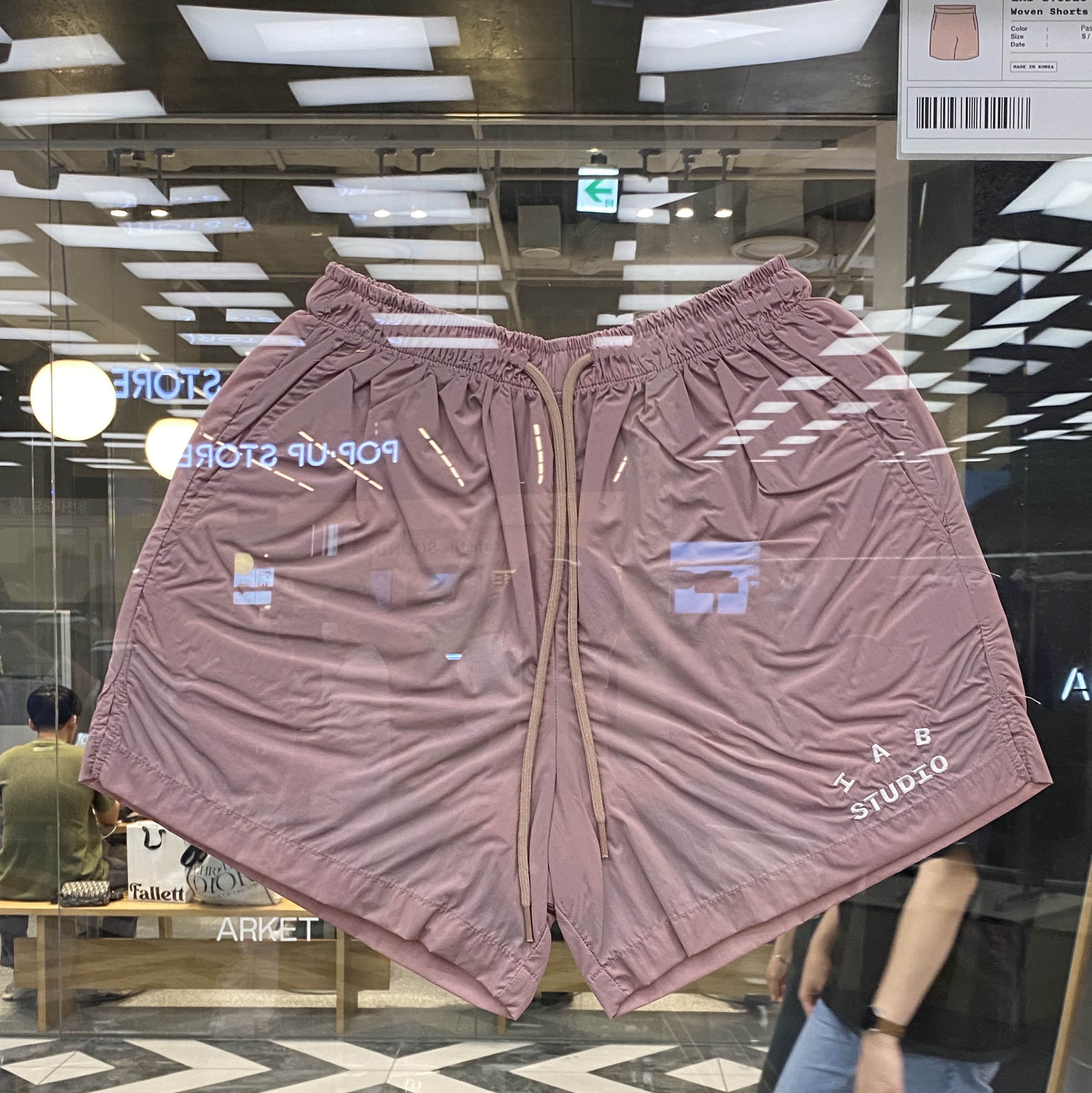 IAB Studio Woven Shorts Pink - The Hyundai Seoul Exclusive 착용 스타일