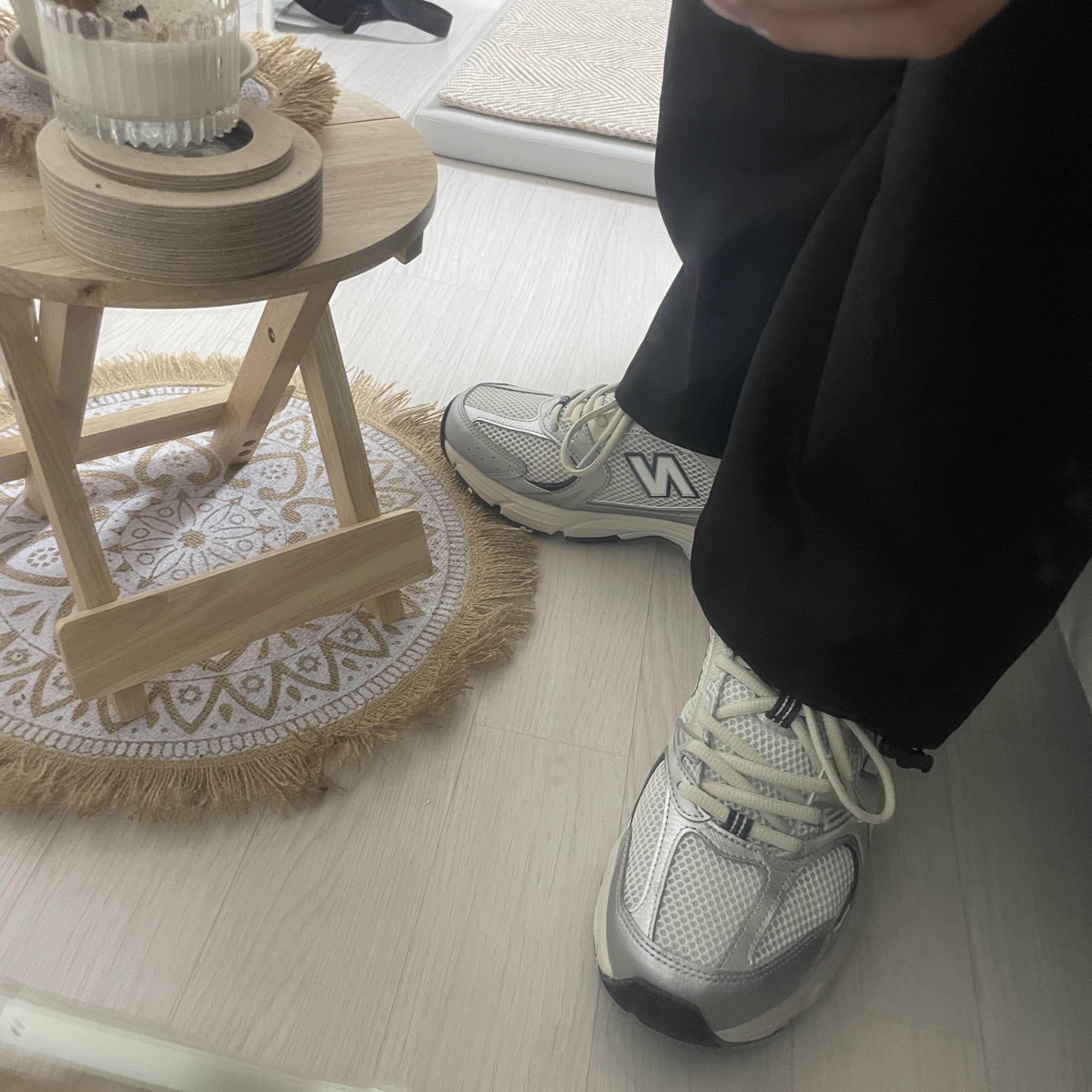 New Balance 530 Steel Grey 착용 스타일