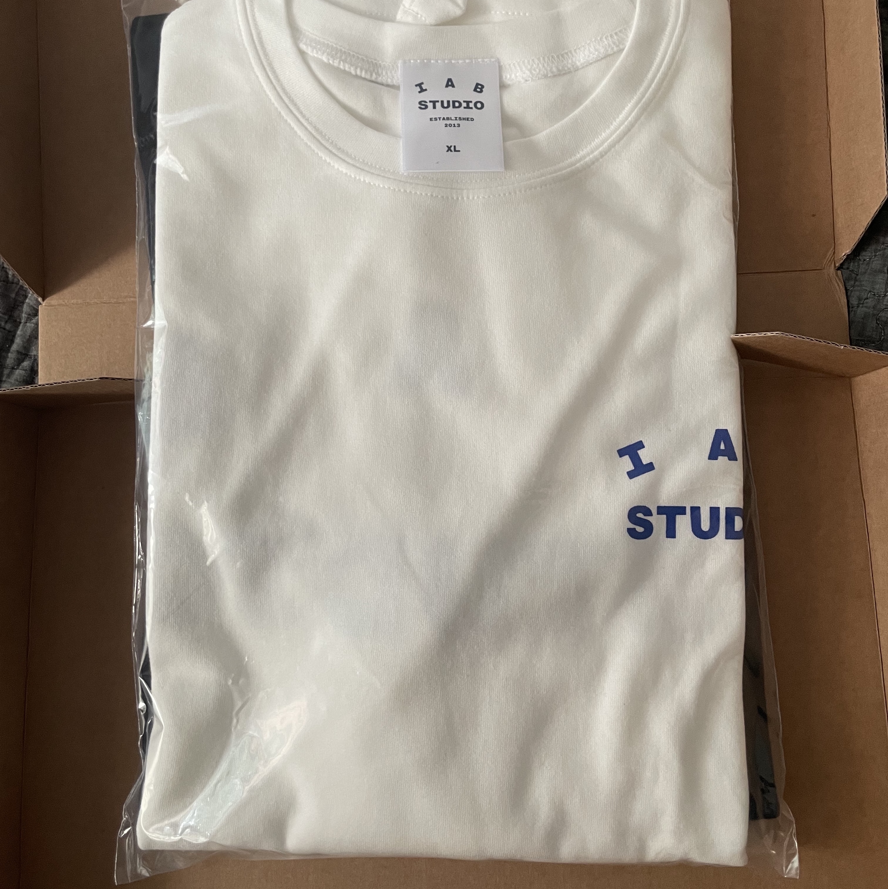 IAB Studio 10th Anniversary T-Shirt White 착용 스타일