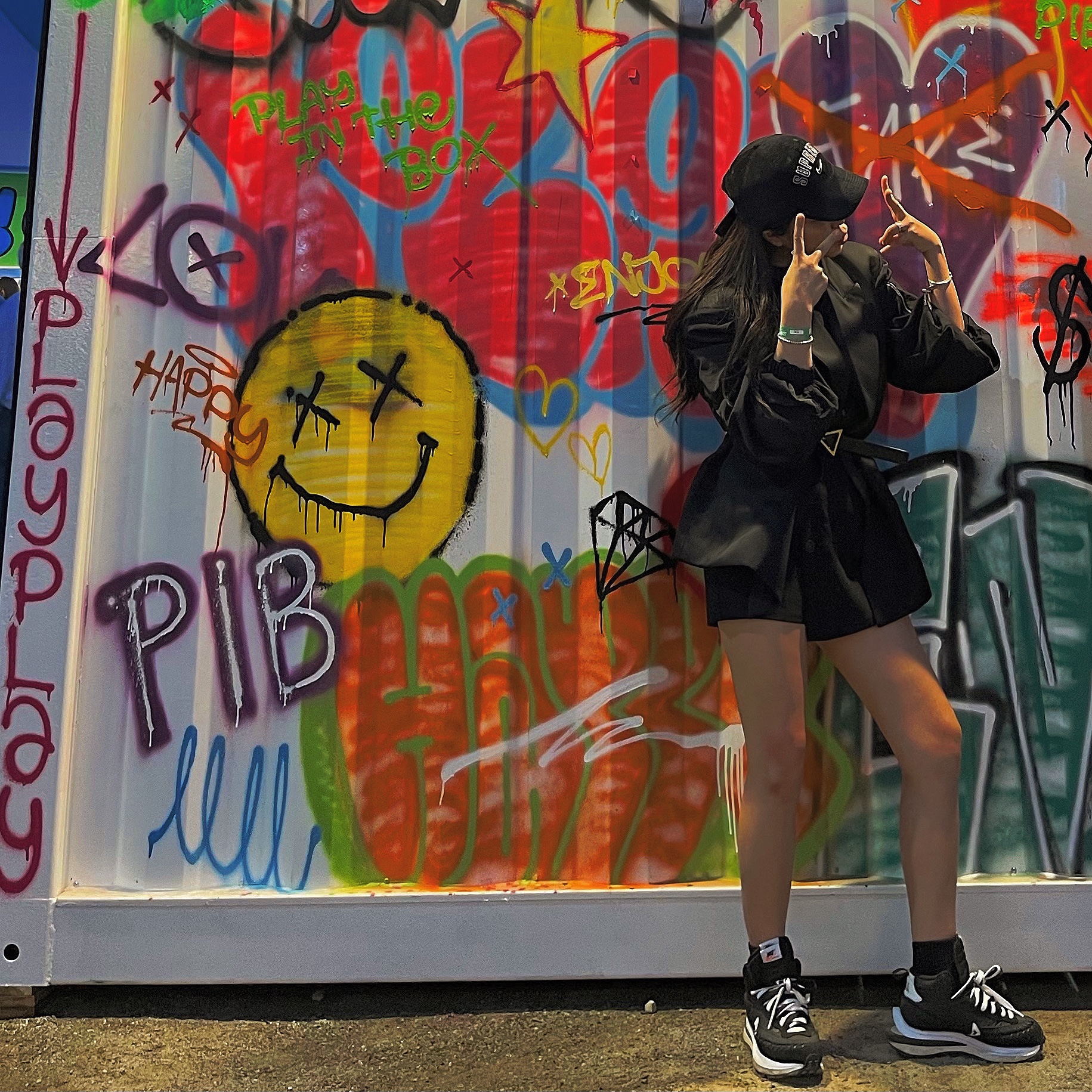 Nike x Sacai x Jean Paul Gaultier VaporWaffle Black White, Supreme x Nike Arc Corduroy 6-Panel Black - 22SS 착용 스타일